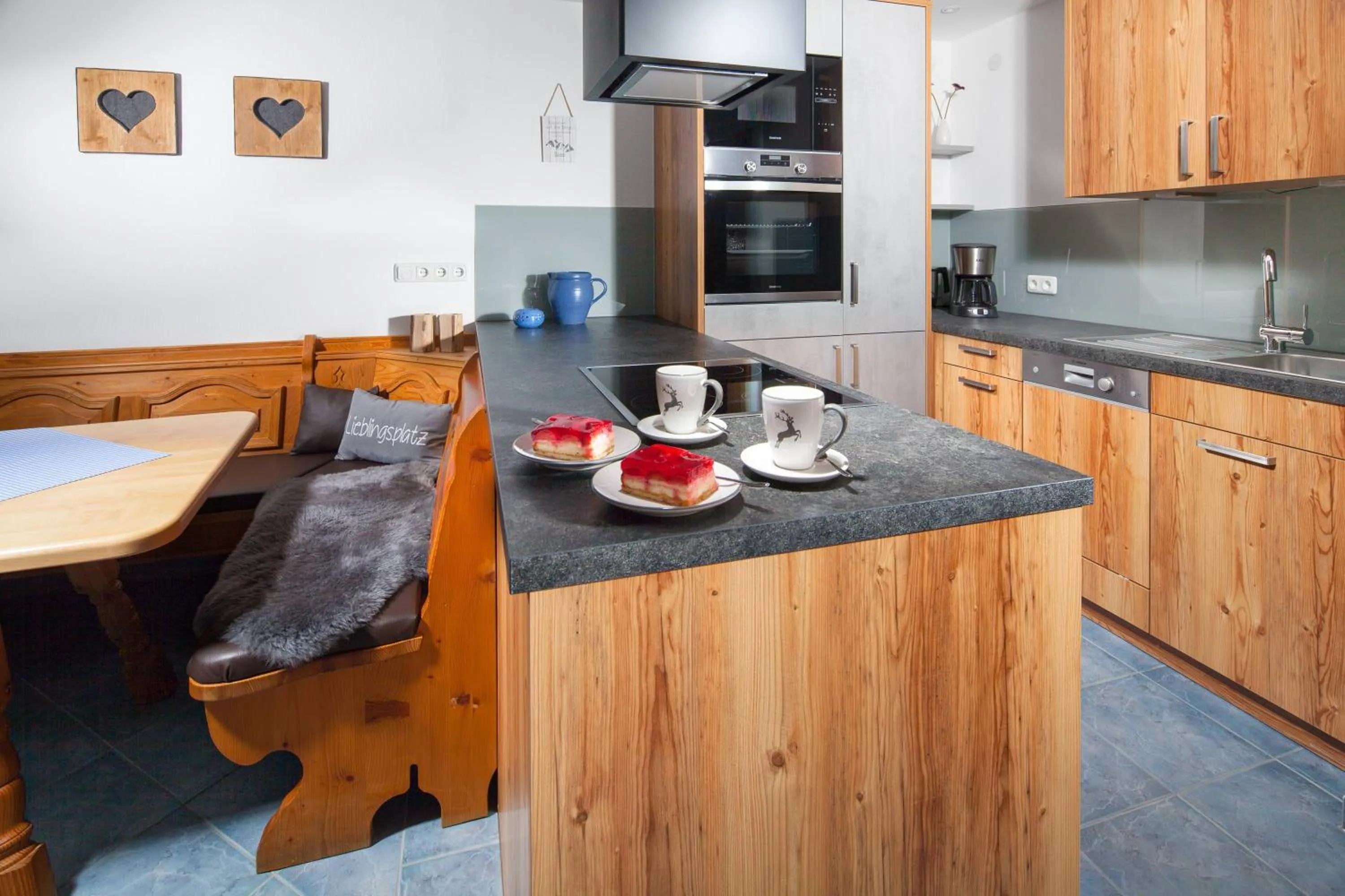 Coffee/tea facilities in Gästehaus und Ferienwohnungen Egglerlehen