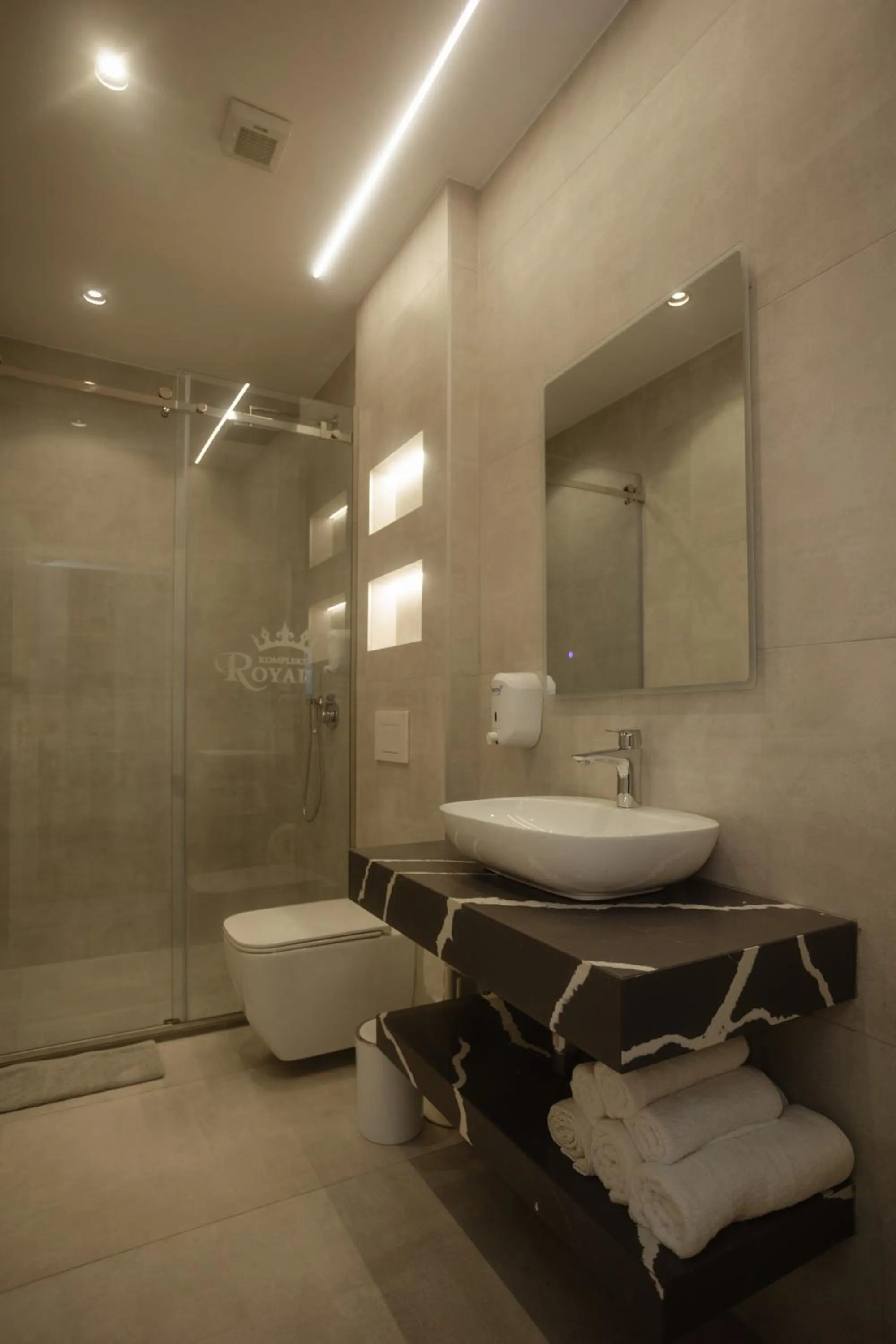 Bathroom in KOMPLEKSI ROYAL