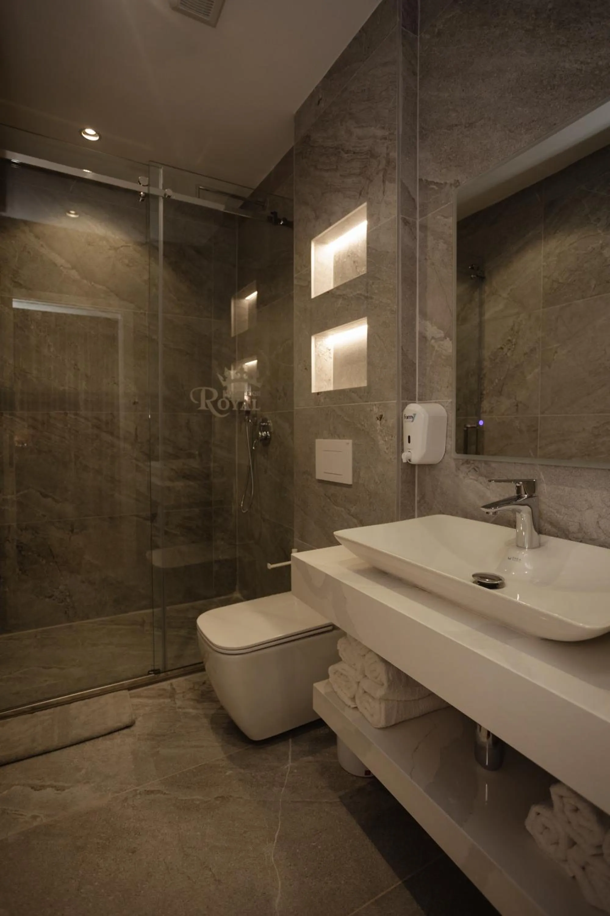 Bathroom in KOMPLEKSI ROYAL