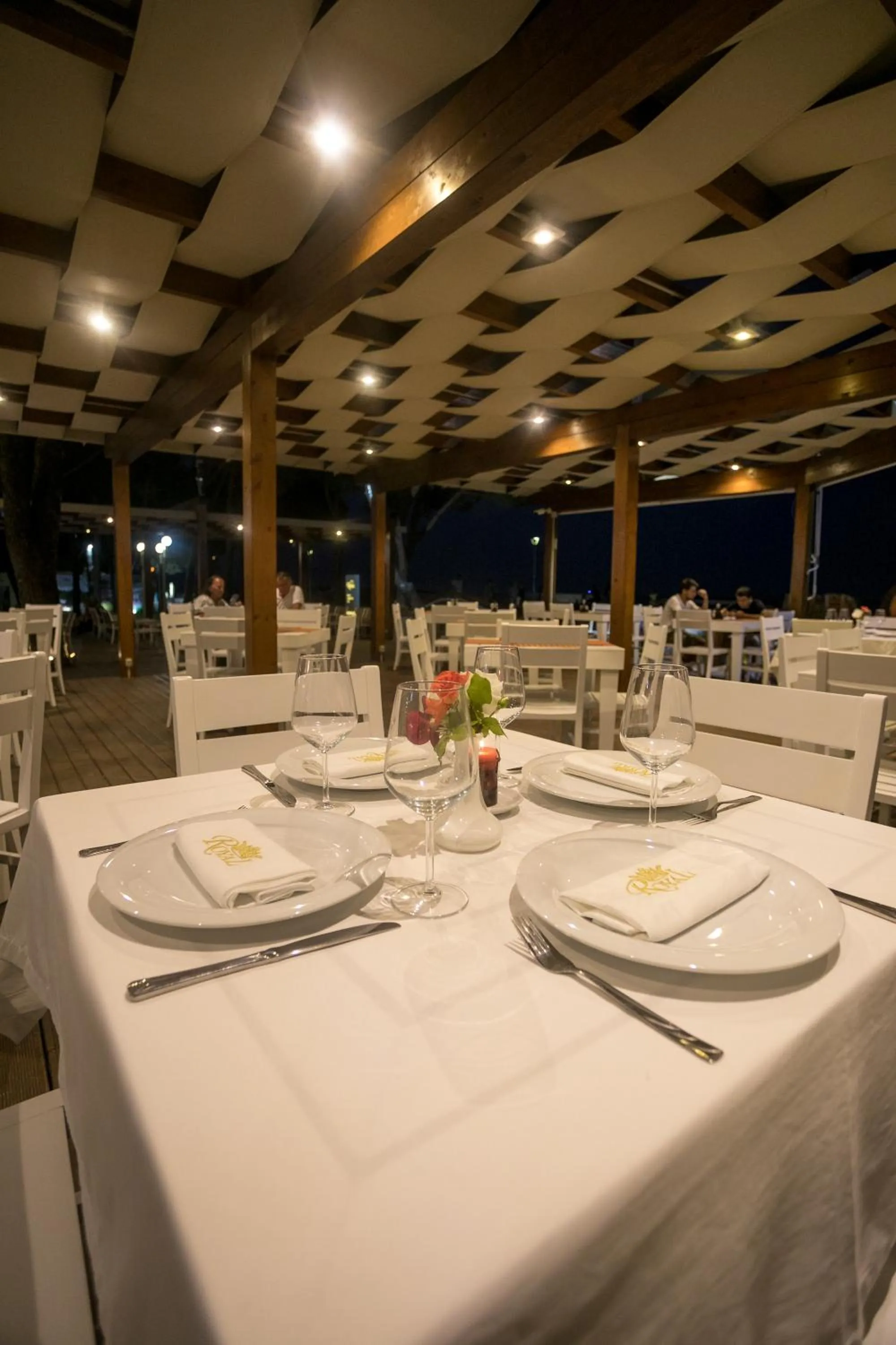 Restaurant/places to eat in KOMPLEKSI ROYAL