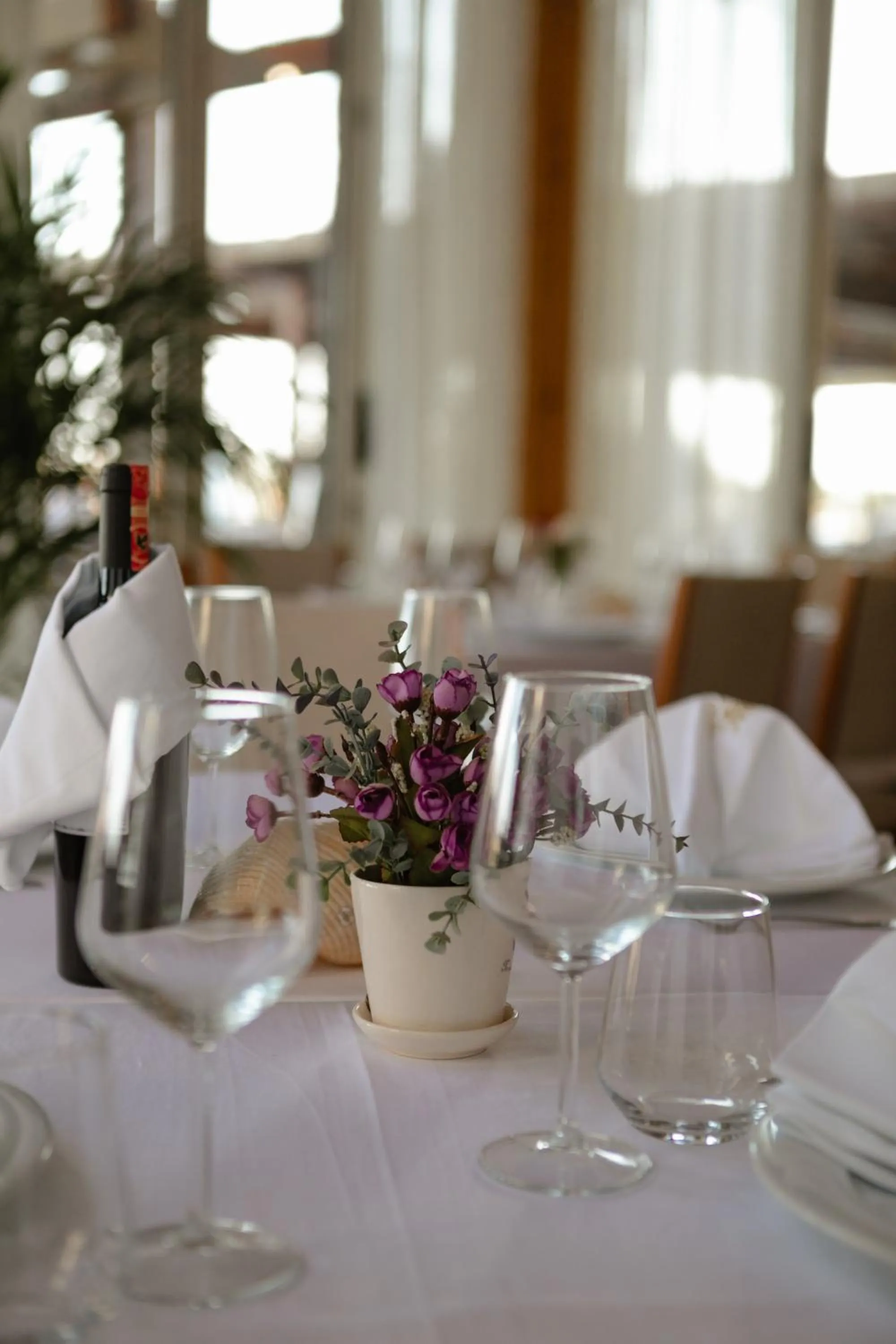 Restaurant/places to eat in KOMPLEKSI ROYAL