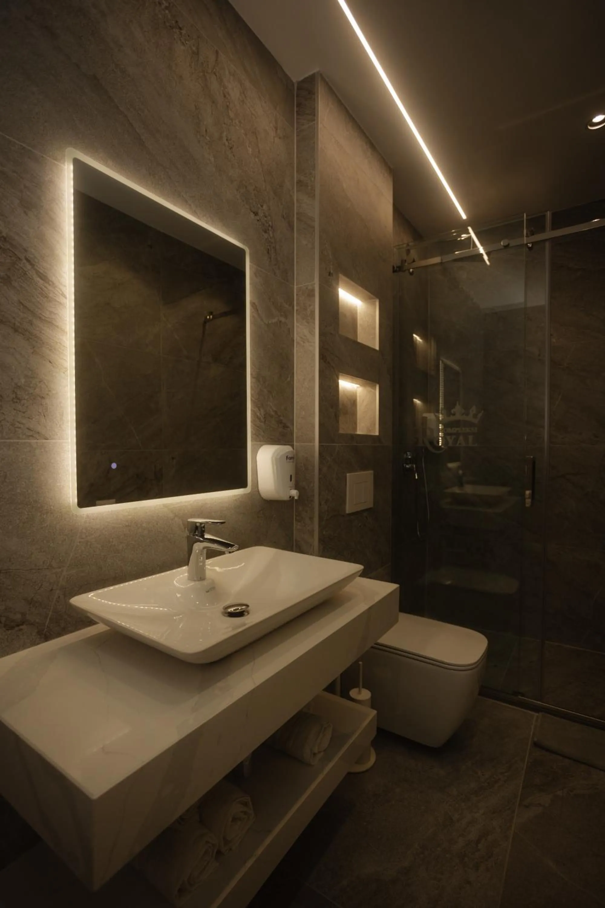 Bathroom in KOMPLEKSI ROYAL