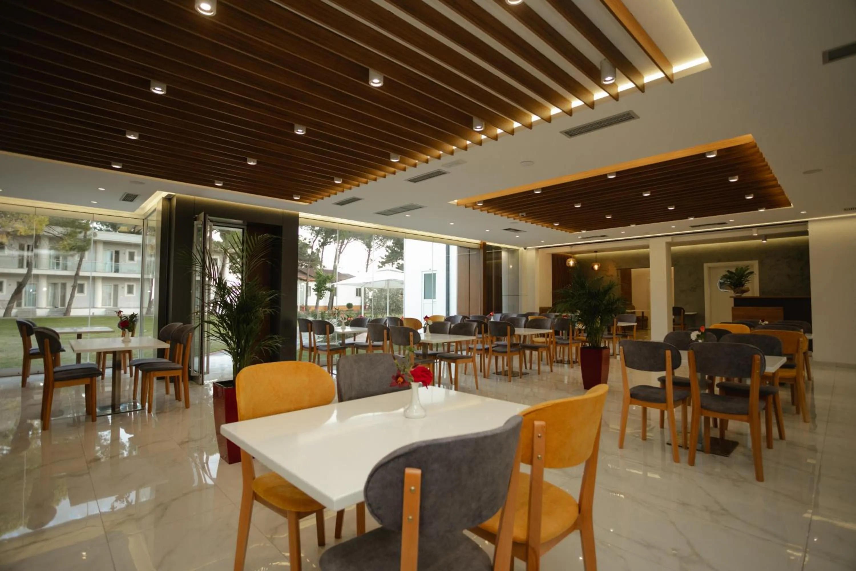 Restaurant/places to eat in KOMPLEKSI ROYAL