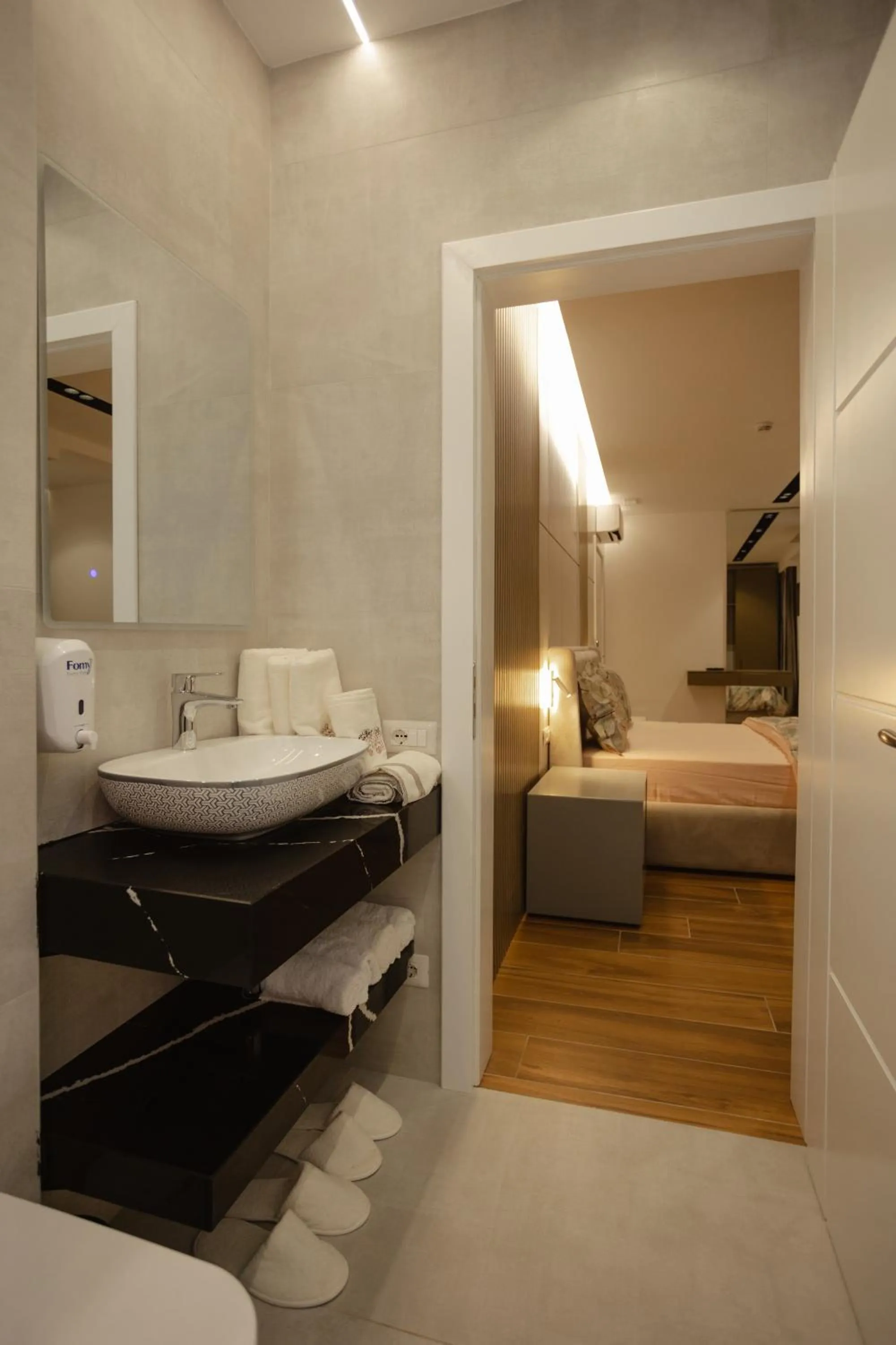 Bathroom, Bed in KOMPLEKSI ROYAL