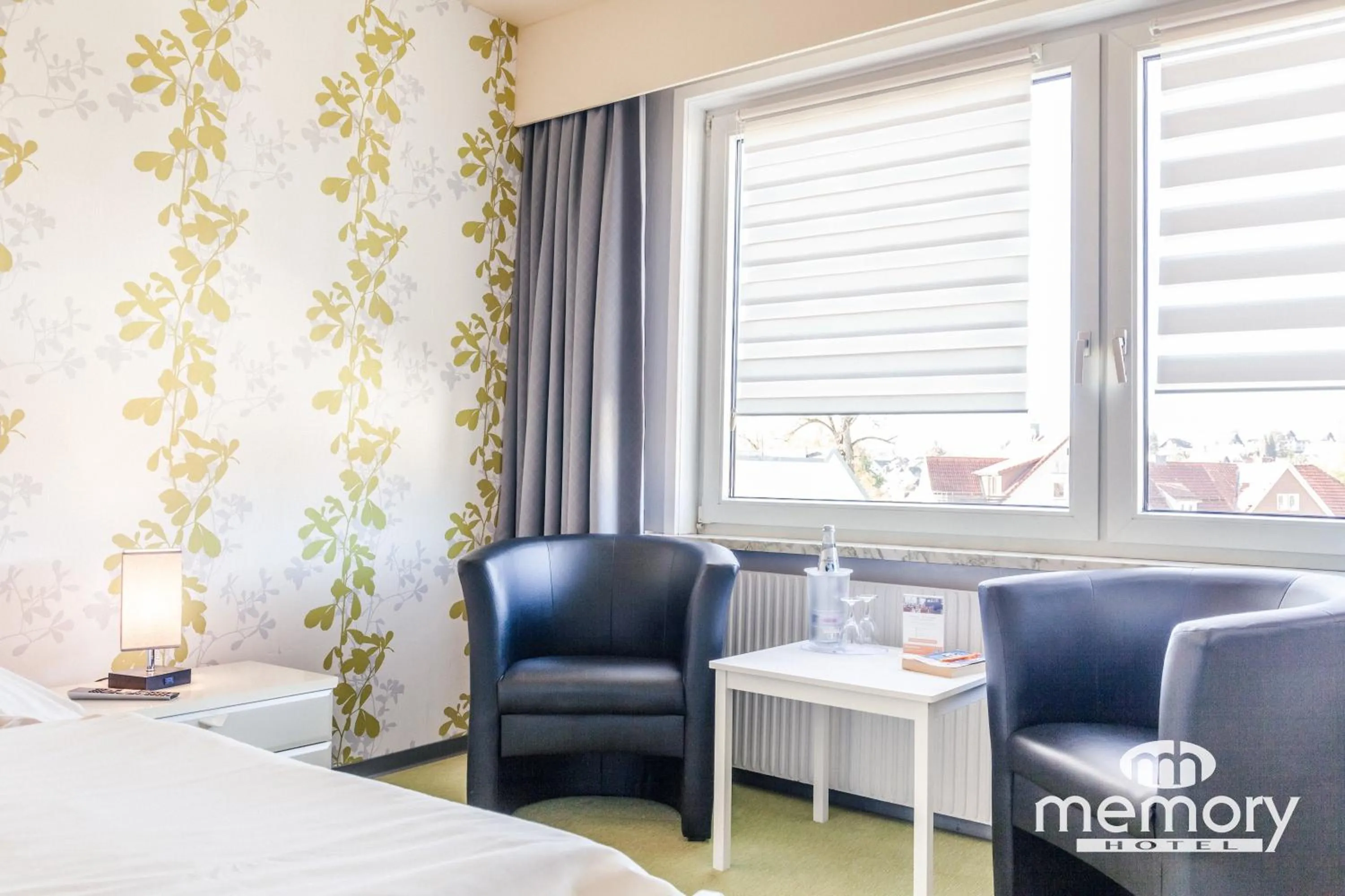 Seating area, Bed in Memory Hotel