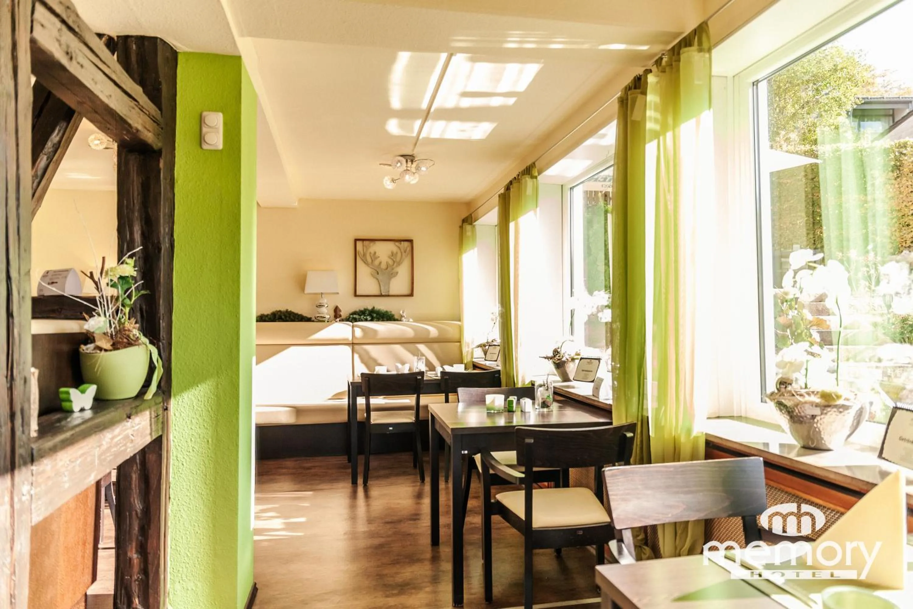 Restaurant/places to eat in Memory Hotel