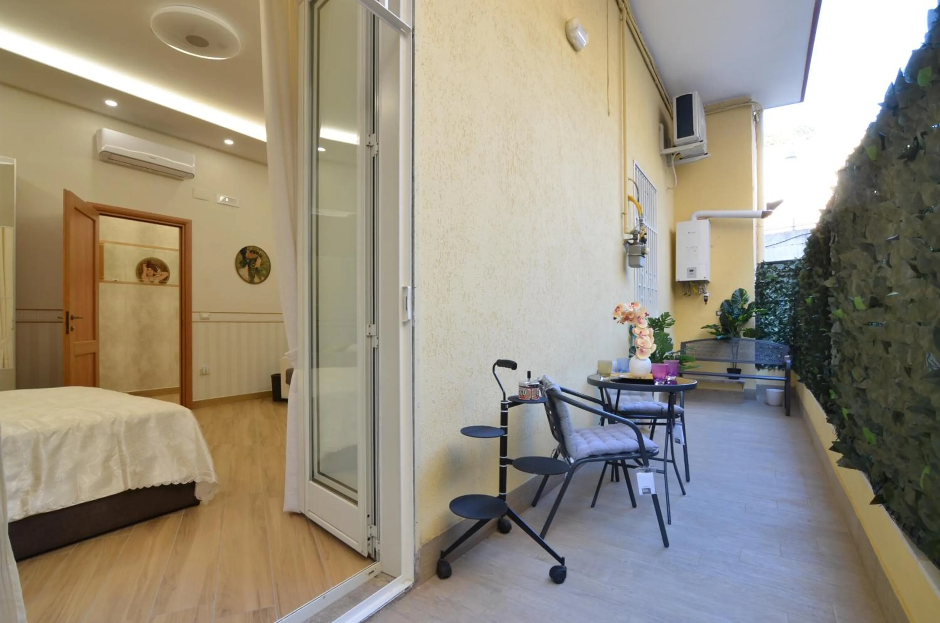 Balcony/Terrace, Bed in CASERTA DELUXE BIS