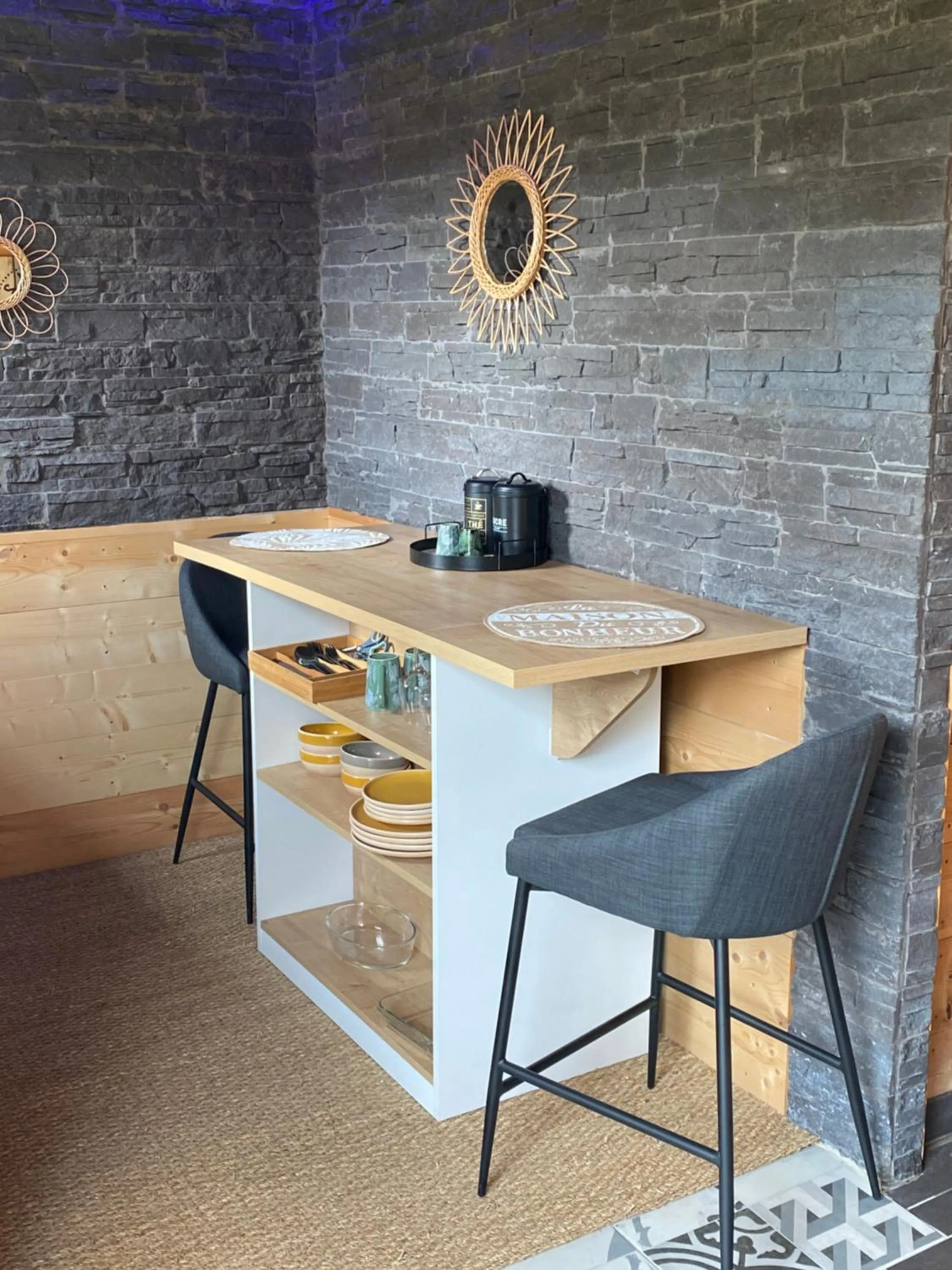 Dining area in La Cabane d'Arès - chambre double PREMIUM