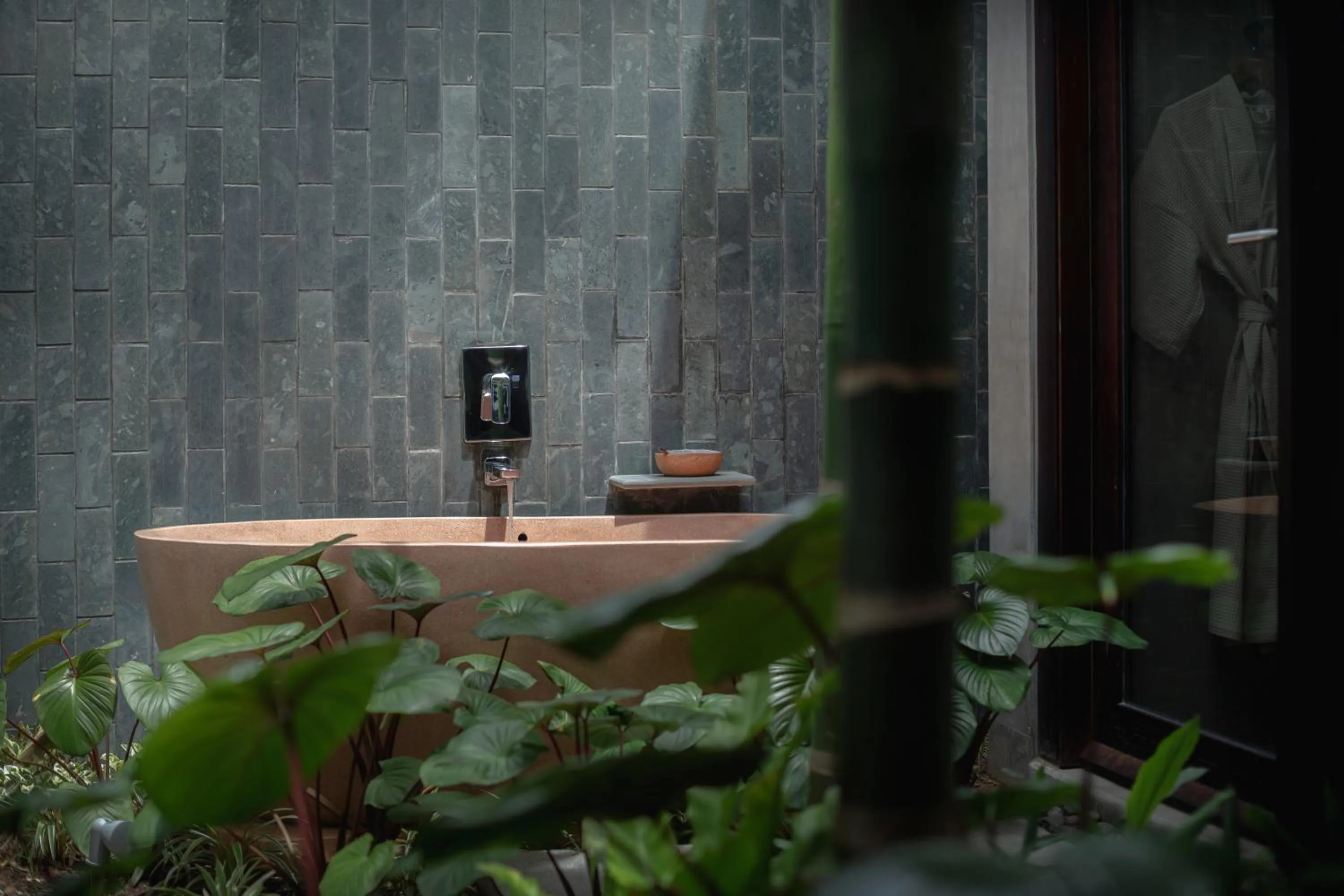 Bath in Amber Kampot