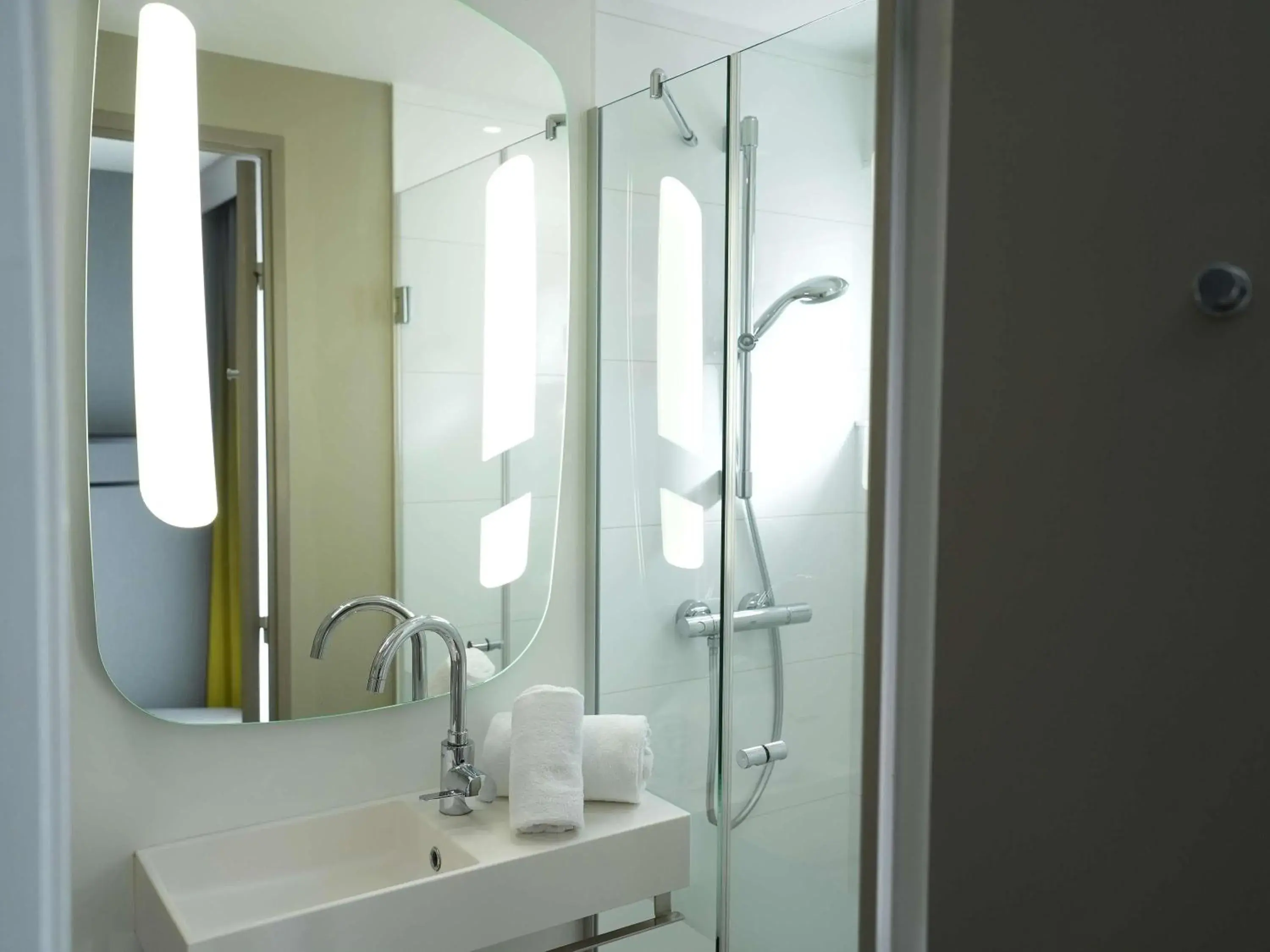 Standard Twin Room in ibis Colmar Centre Standard Twin Room in ibis Colmar Centre