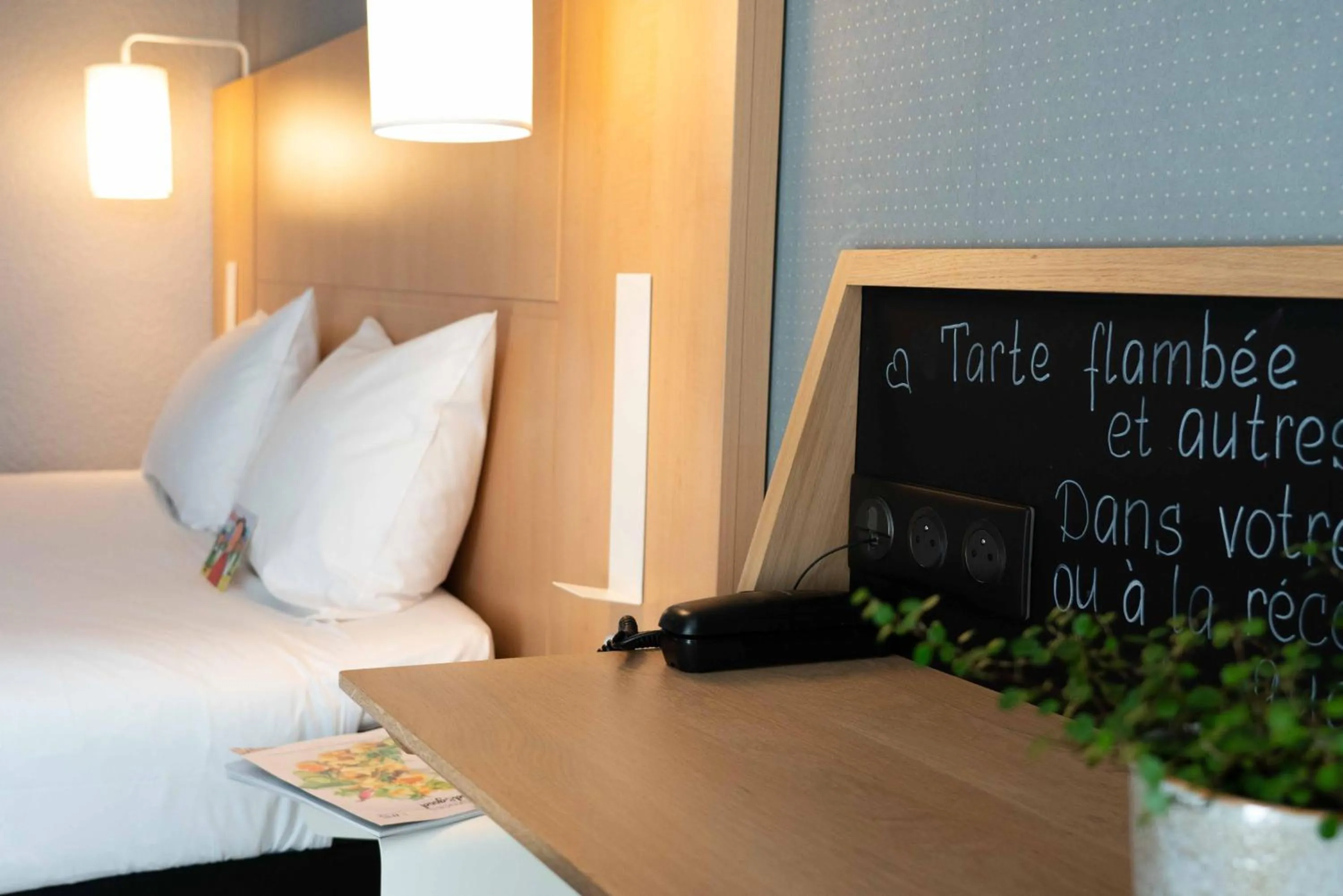 Bedroom, Bed in ibis Colmar Centre