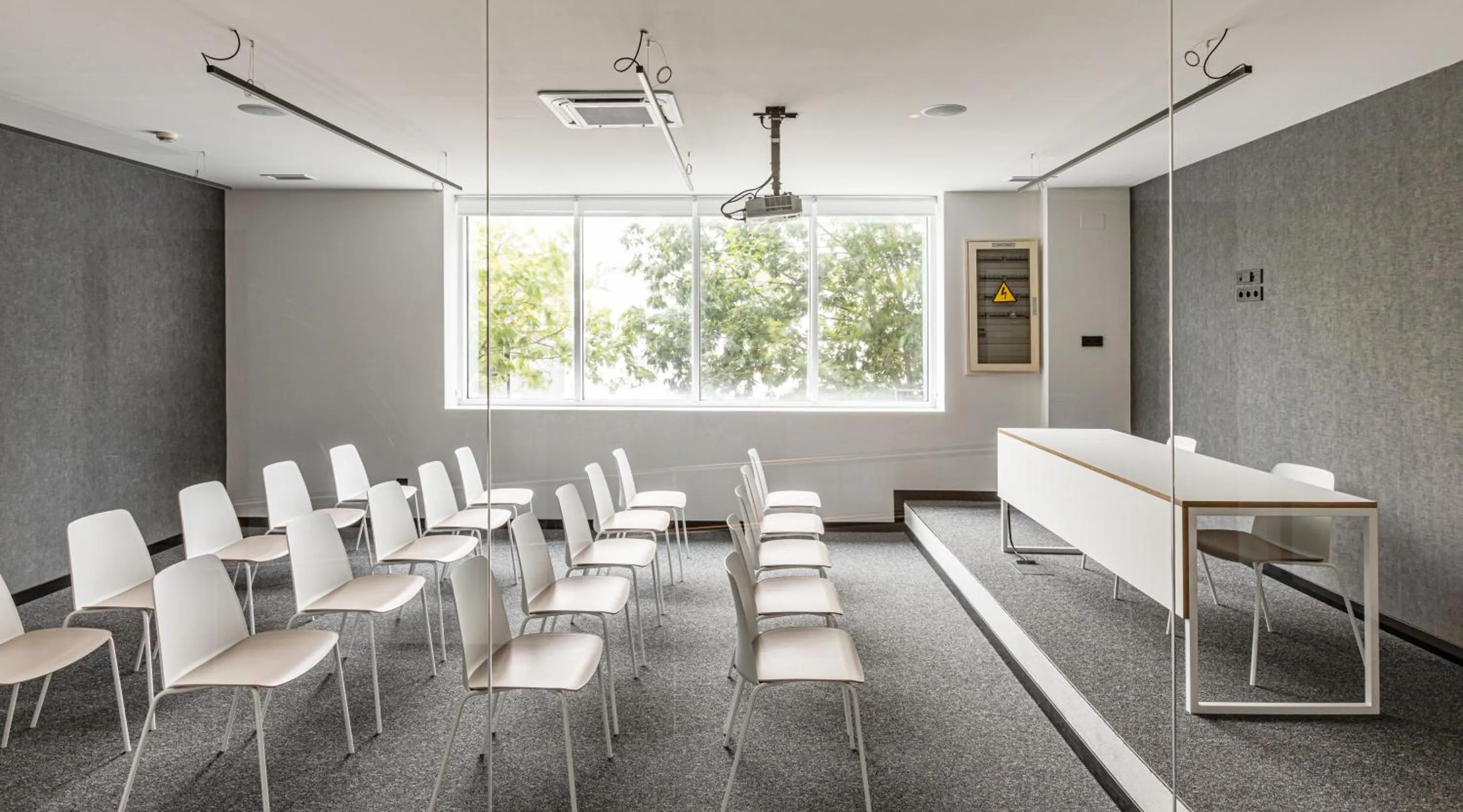 Communal lounge/ TV room in Hotel Forum Ceao