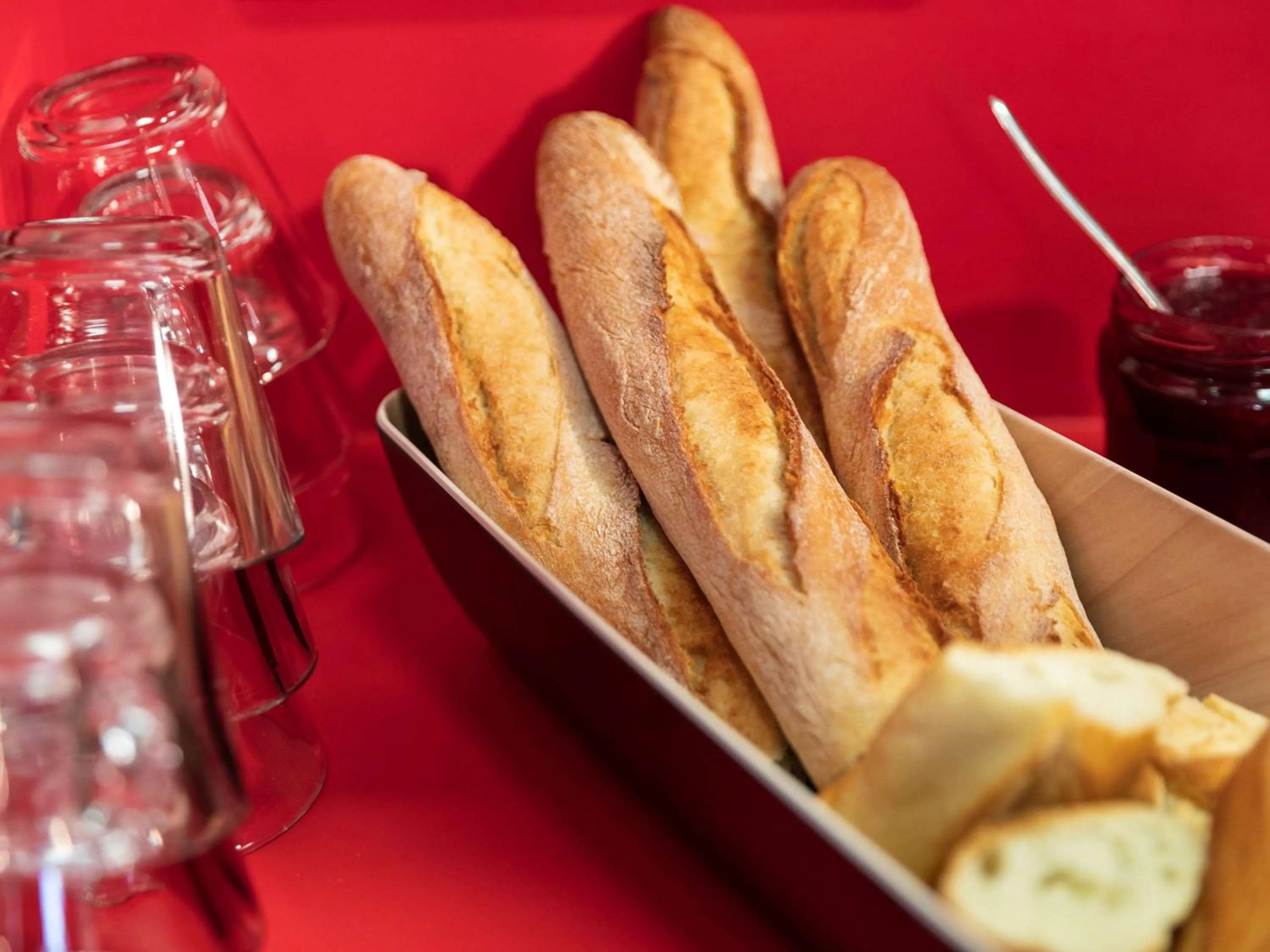 Restaurant/places to eat in hotelF1 Laval