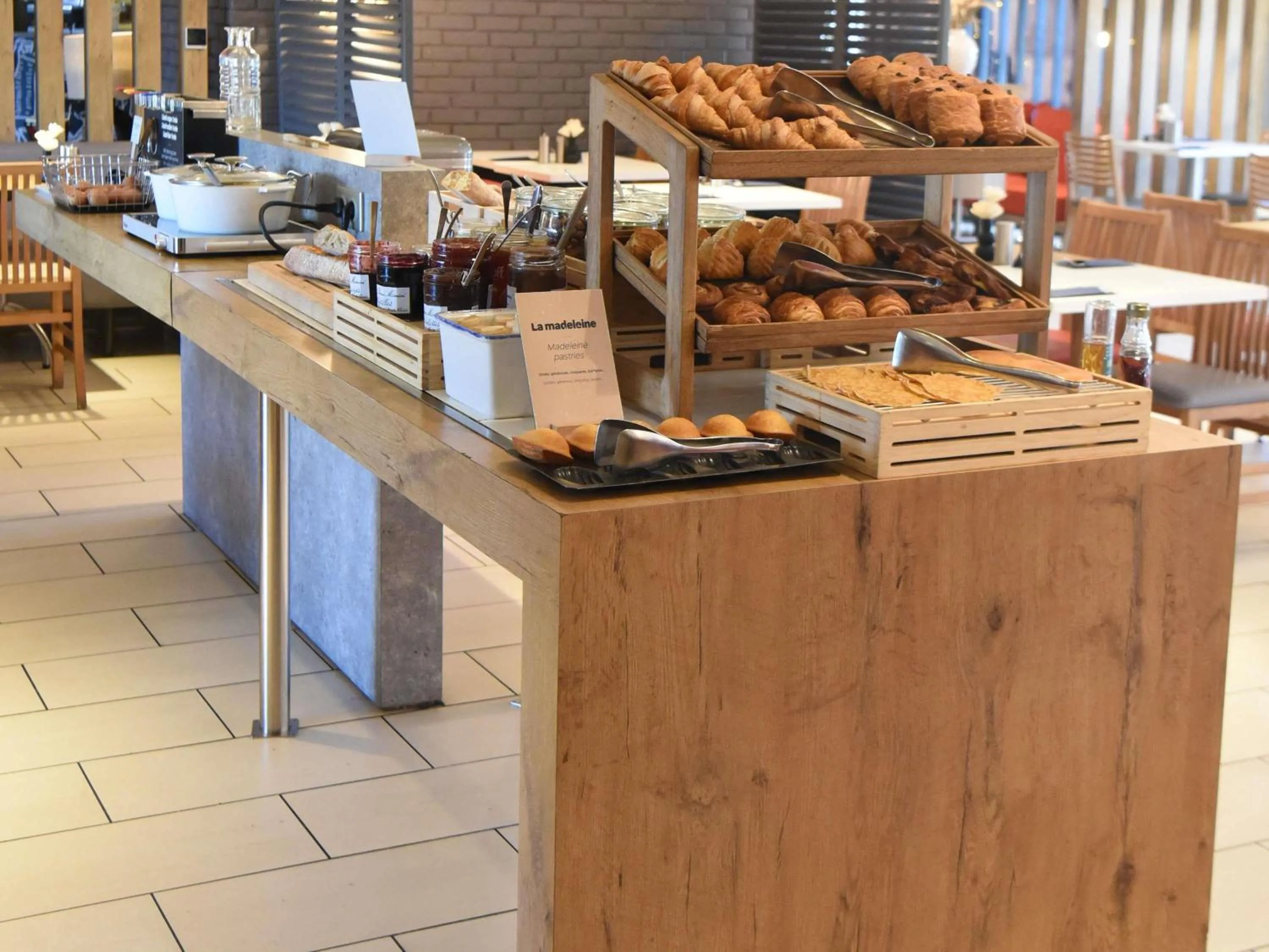 Breakfast in hotelF1 Laval