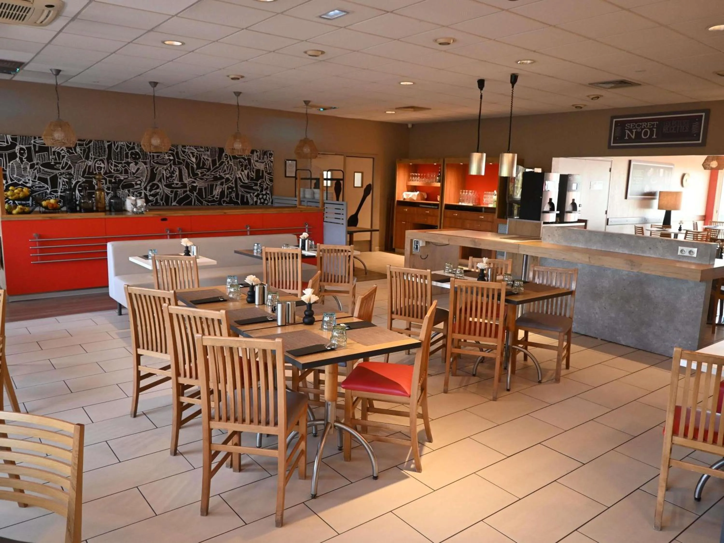 Restaurant/places to eat in ibis Laval Le Relais D'Armor