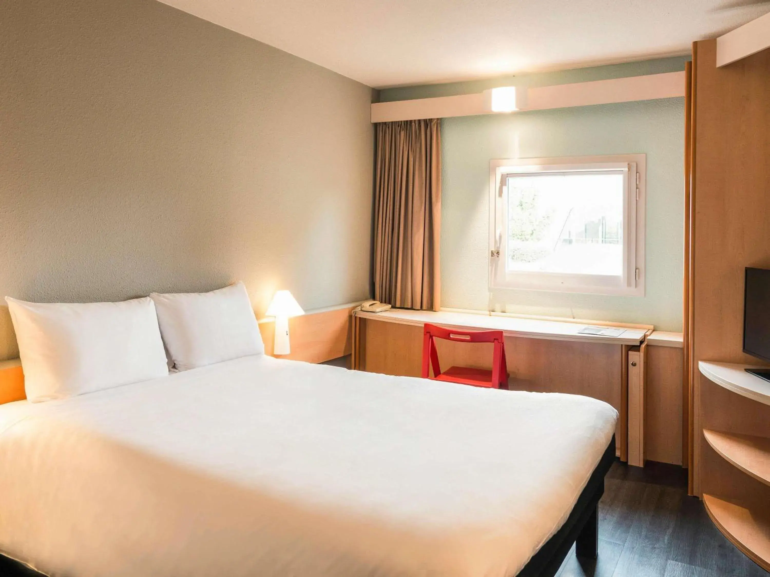 Bedroom, Bed in ibis Laval Le Relais D'Armor Bedroom, Bed in ibis Laval Le Relais D'Armor