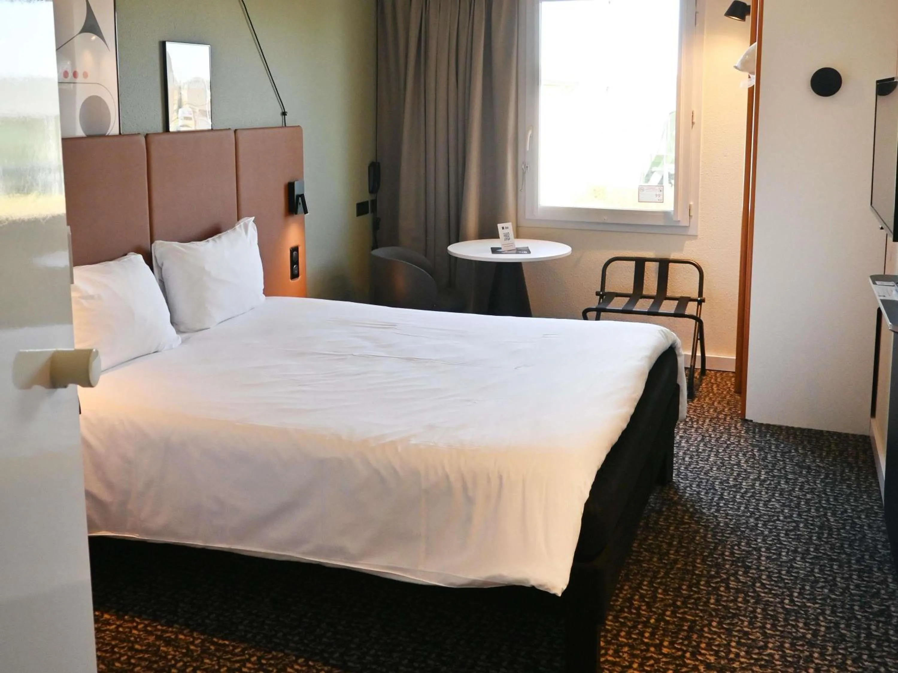 Bedroom, Bed in ibis Laval Le Relais D'Armor