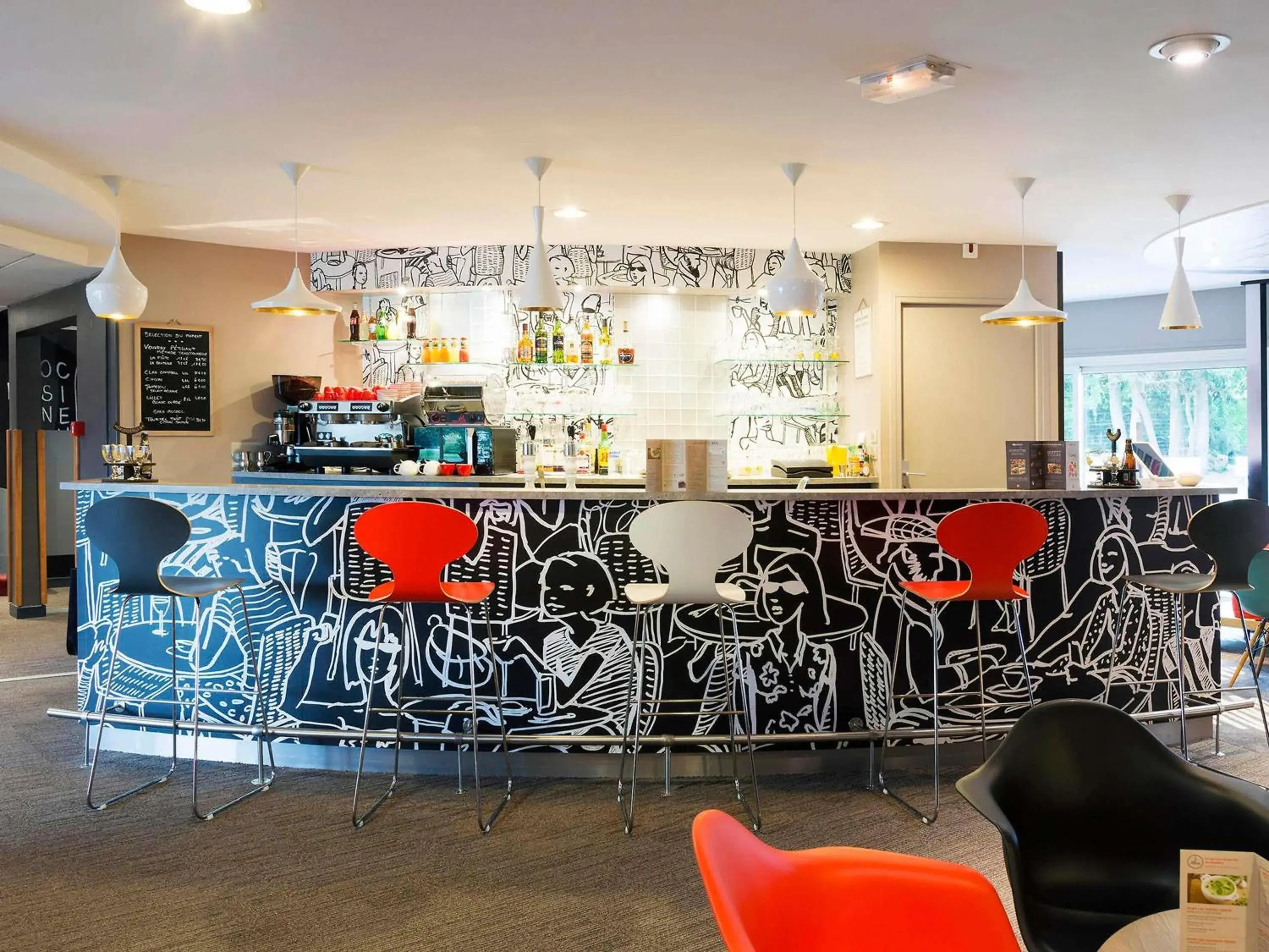 Lounge or bar in ibis Laval Le Relais D'Armor Lounge or bar in ibis Laval Le Relais D'Armor