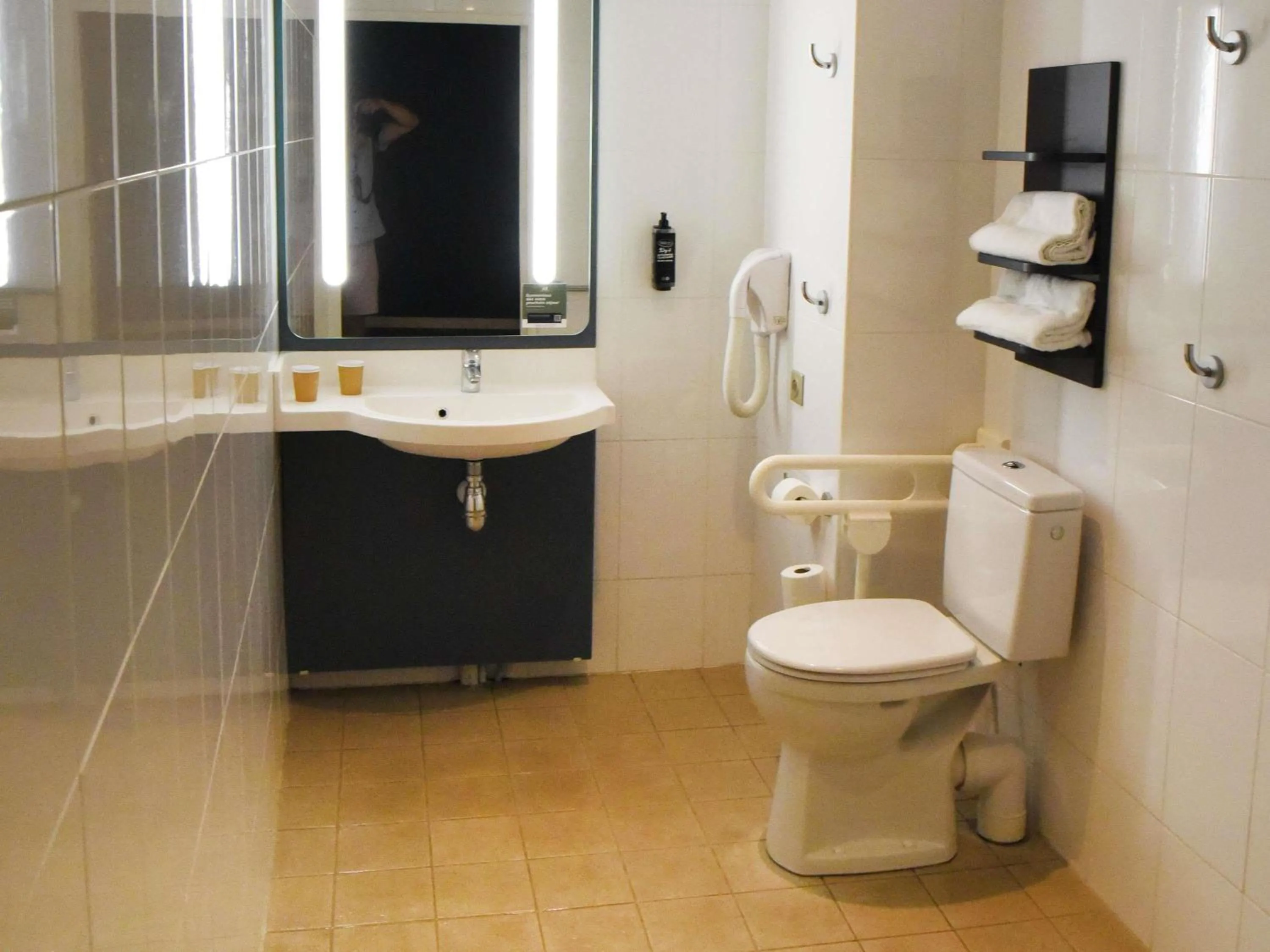 Bedroom in ibis Laval Le Relais D'Armor