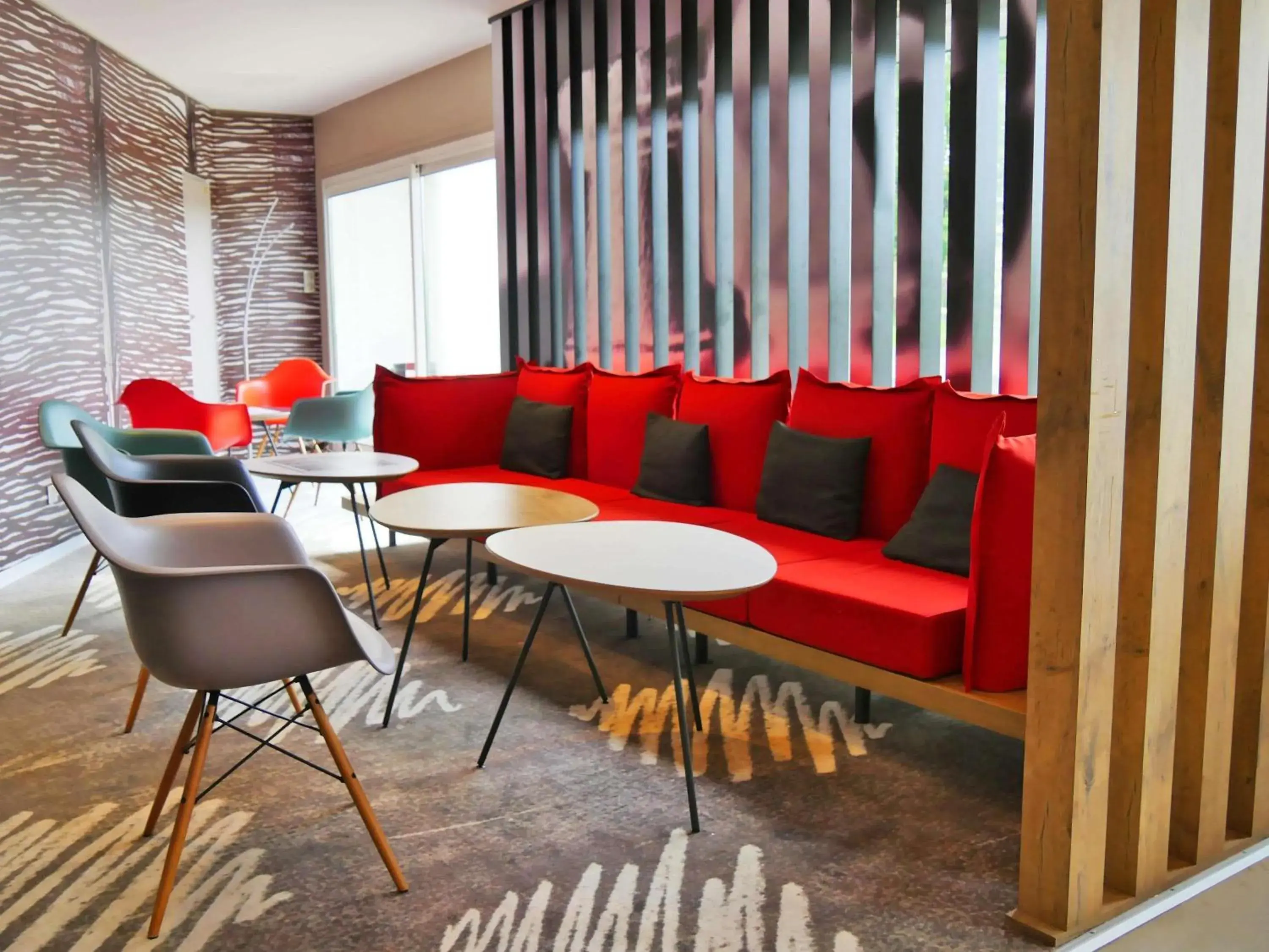 Lounge or bar in ibis Laval Le Relais D'Armor Lounge or bar in ibis Laval Le Relais D'Armor