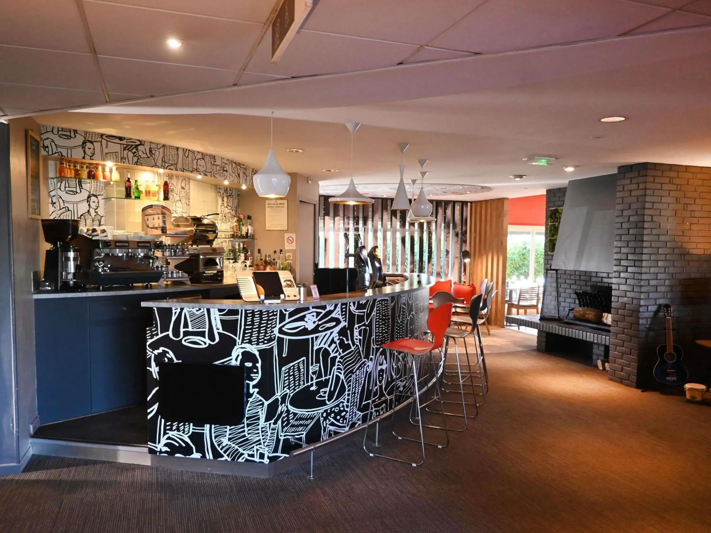Lounge or bar in ibis Laval Le Relais D'Armor Lounge or bar in ibis Laval Le Relais D'Armor