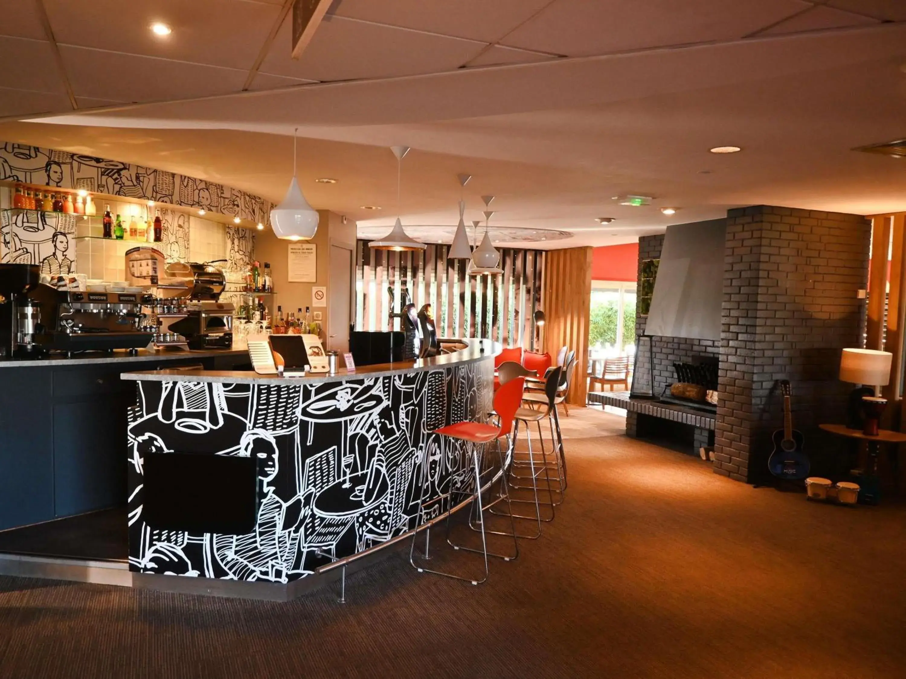 Lounge or bar in ibis Laval Le Relais D'Armor Lounge or bar in ibis Laval Le Relais D'Armor