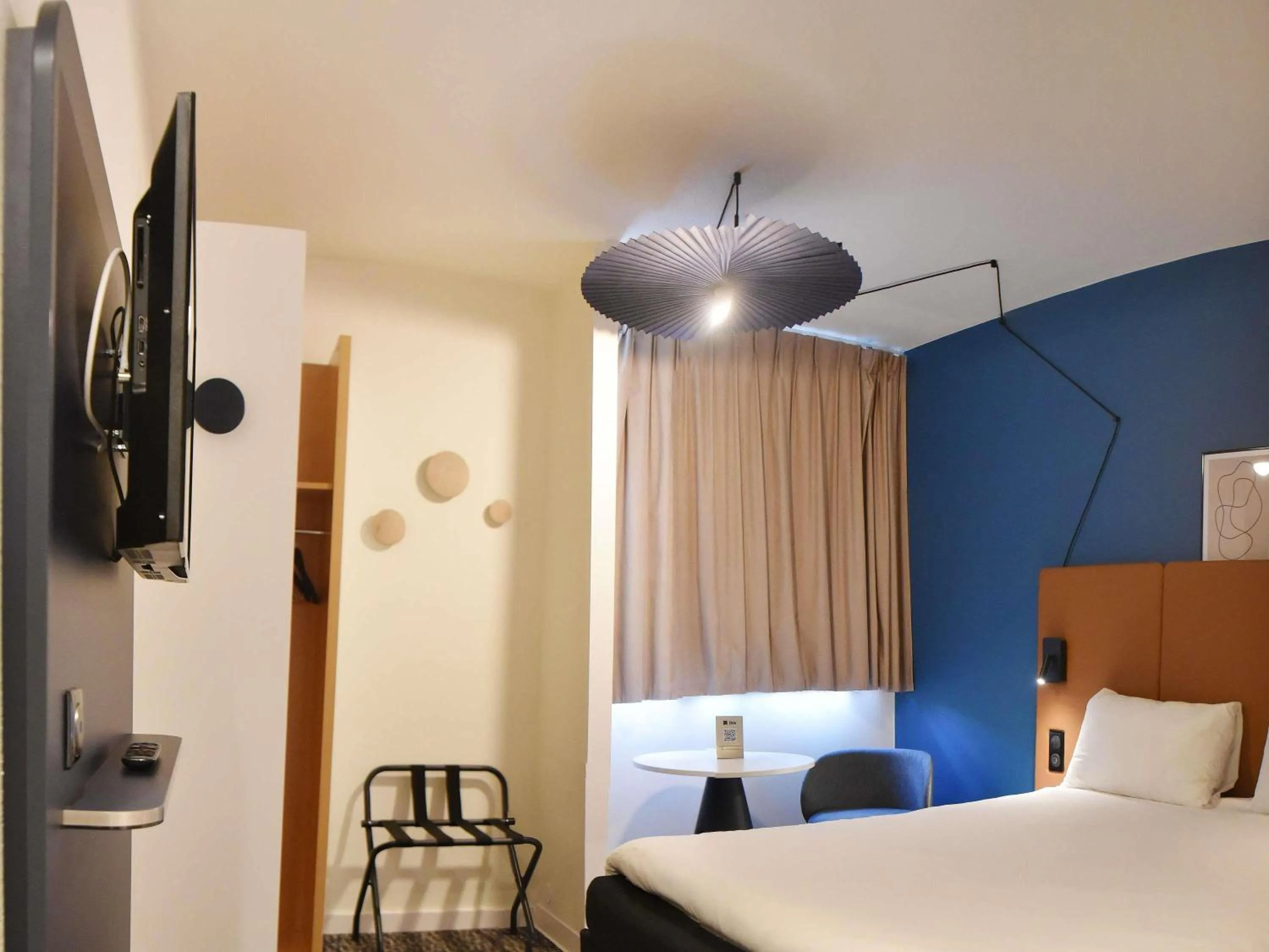 Bedroom, Bed in ibis Laval Le Relais D'Armor