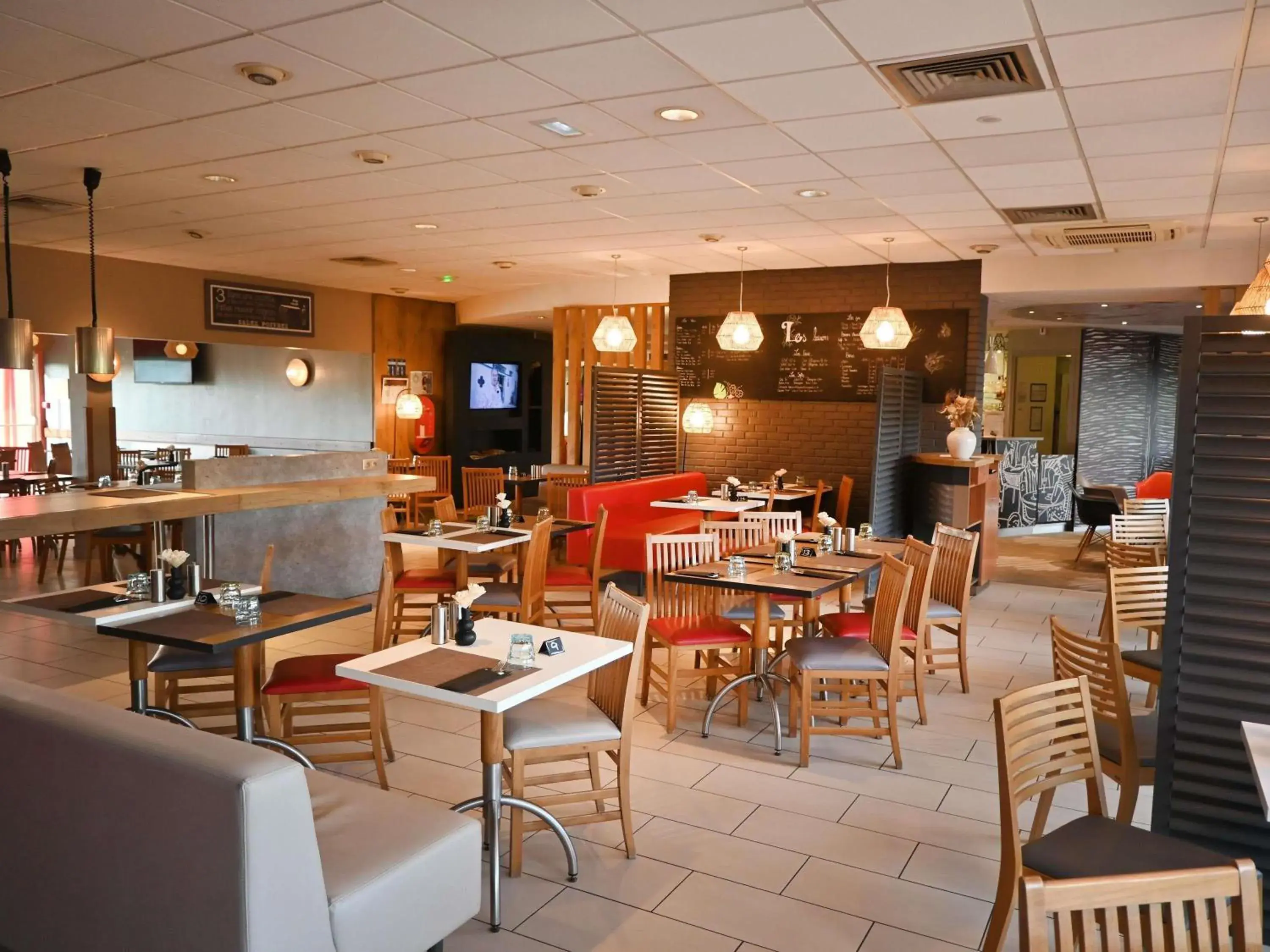 Restaurant/places to eat in ibis Laval Le Relais D'Armor Restaurant/places to eat in ibis Laval Le Relais D'Armor