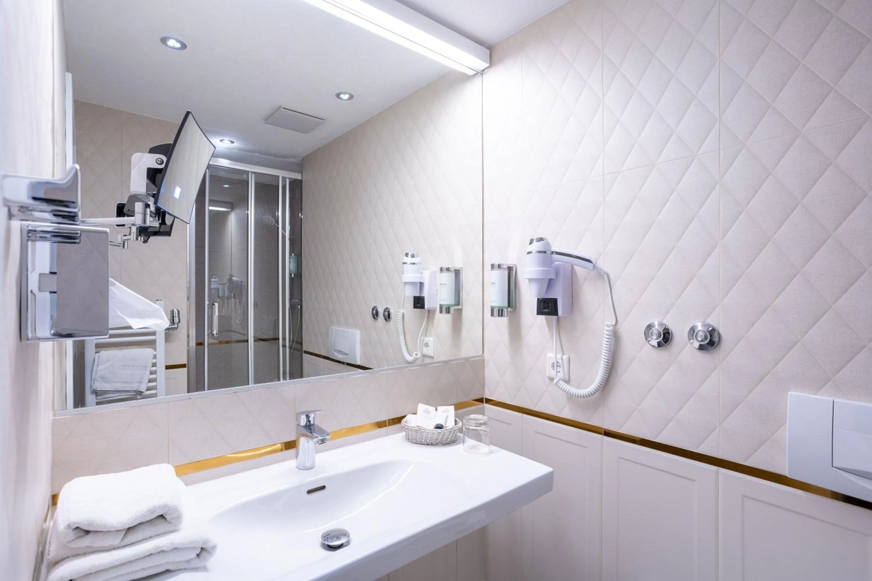 Bathroom in Burghotel Staufenberg