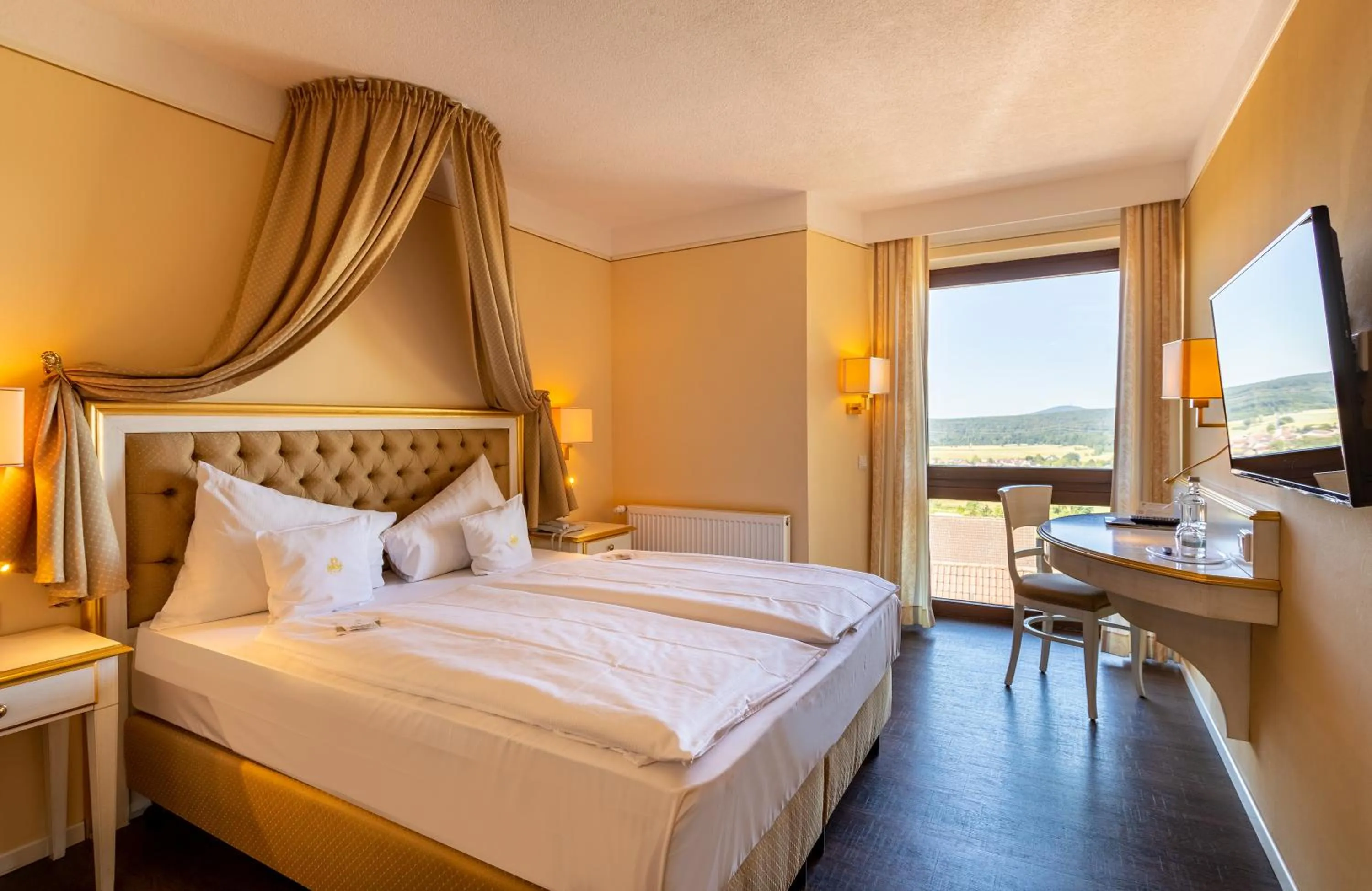 Bedroom, Bed in Burghotel Staufenberg