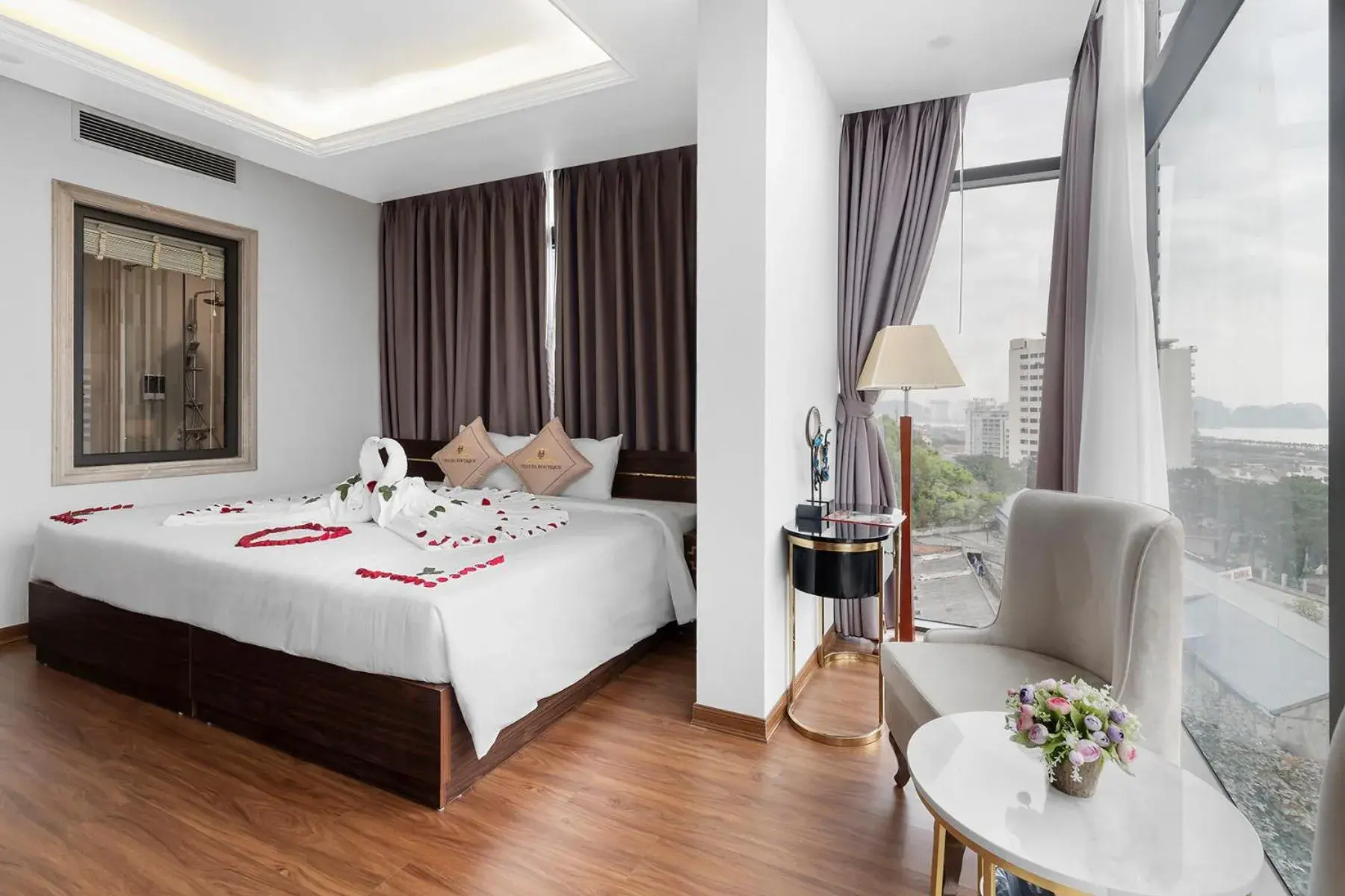 Photo of the whole room, Bed in Thai Ha Boutique Hotel Photo of the whole room, Bed in Thai Ha Boutique Hotel