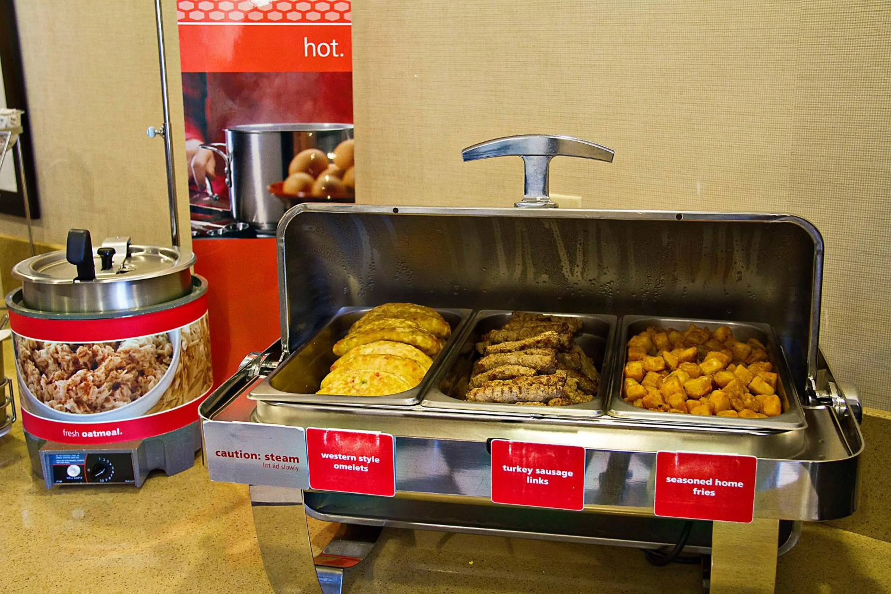 Dining area in Hampton Inn Franklin, NC