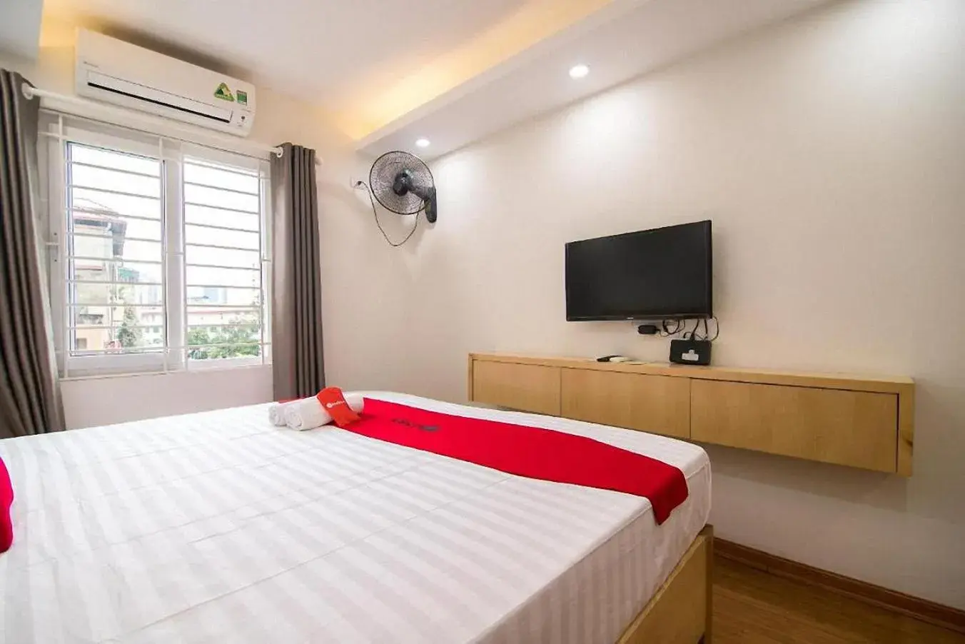 Bed in Galaxy Hanoi Hotel & Apartment - 12 ngõ 80 Trần Duy Hưng Bed in Galaxy Hanoi Hotel & Apartment - 12 ngõ 80 Trần Duy Hưng