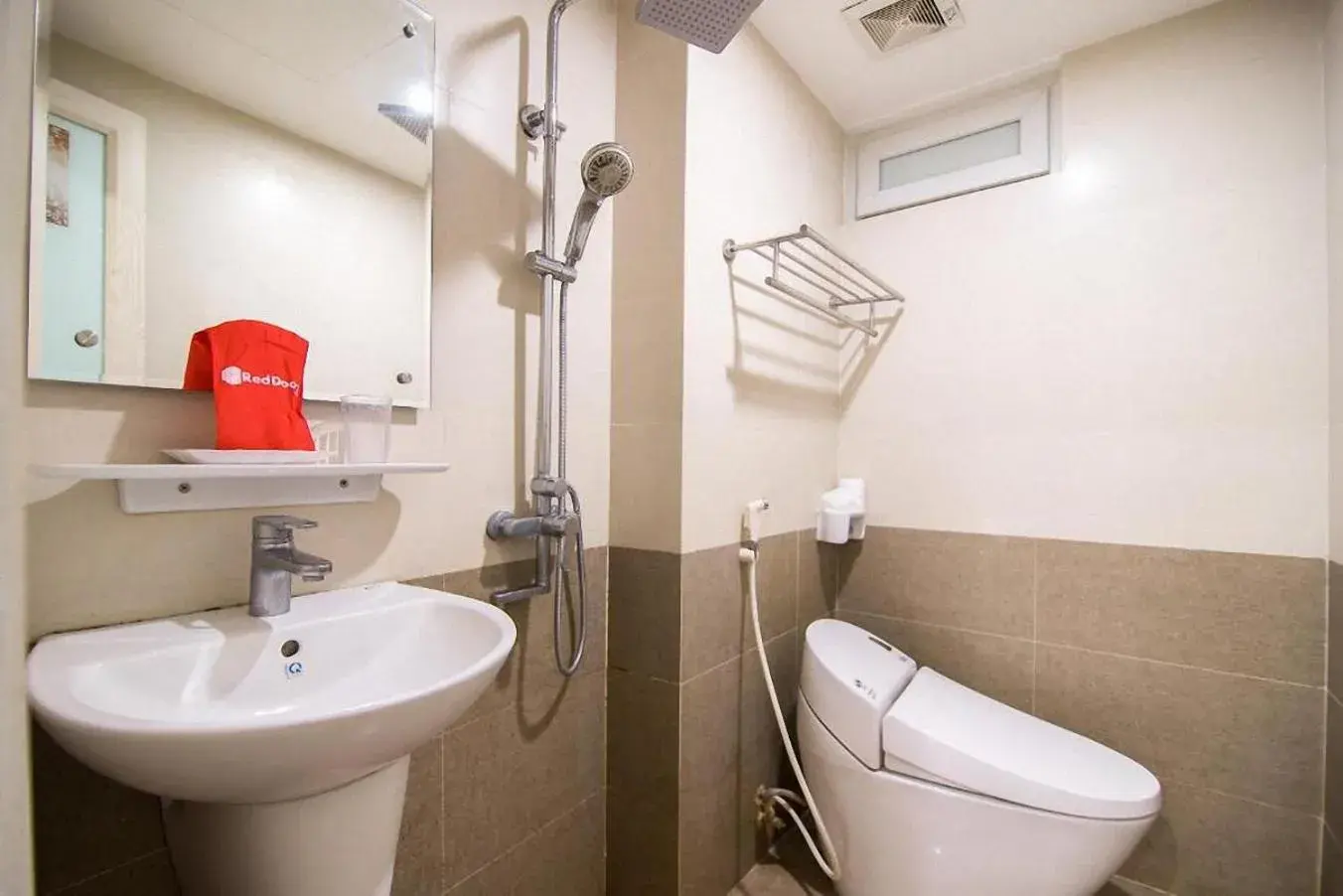 Bathroom in Galaxy Hanoi Hotel & Apartment - 12 ngõ 80 Trần Duy Hưng Bathroom in Galaxy Hanoi Hotel & Apartment - 12 ngõ 80 Trần Duy Hưng