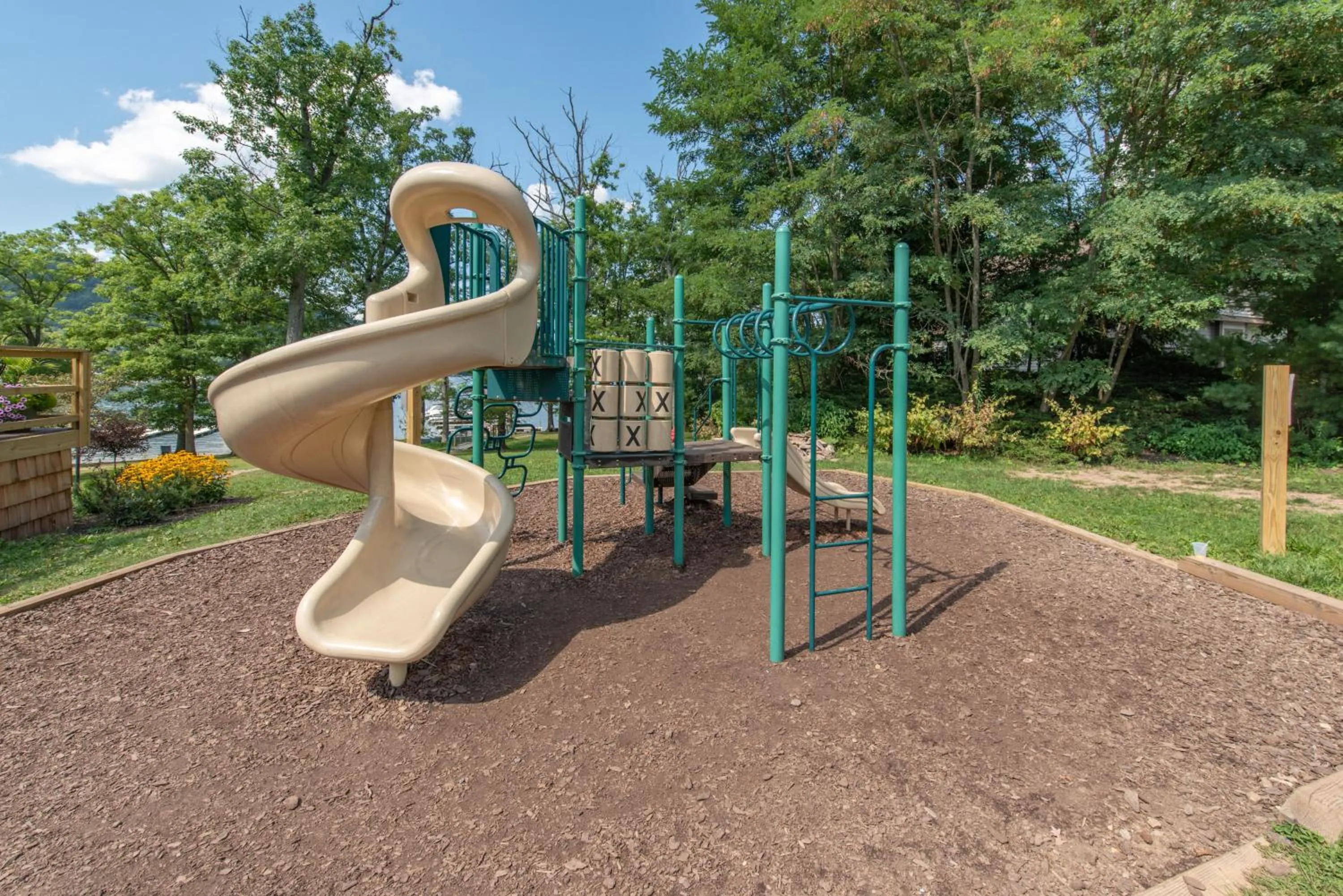 A115 One Bedroom Lake View