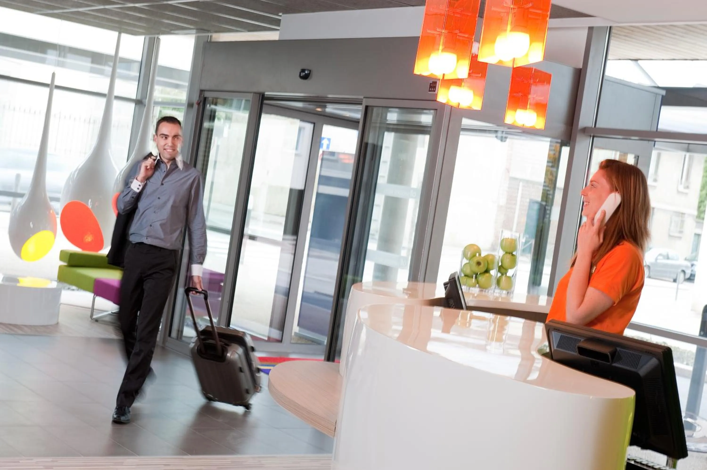Lobby or reception in ibis Styles Troyes Centre
