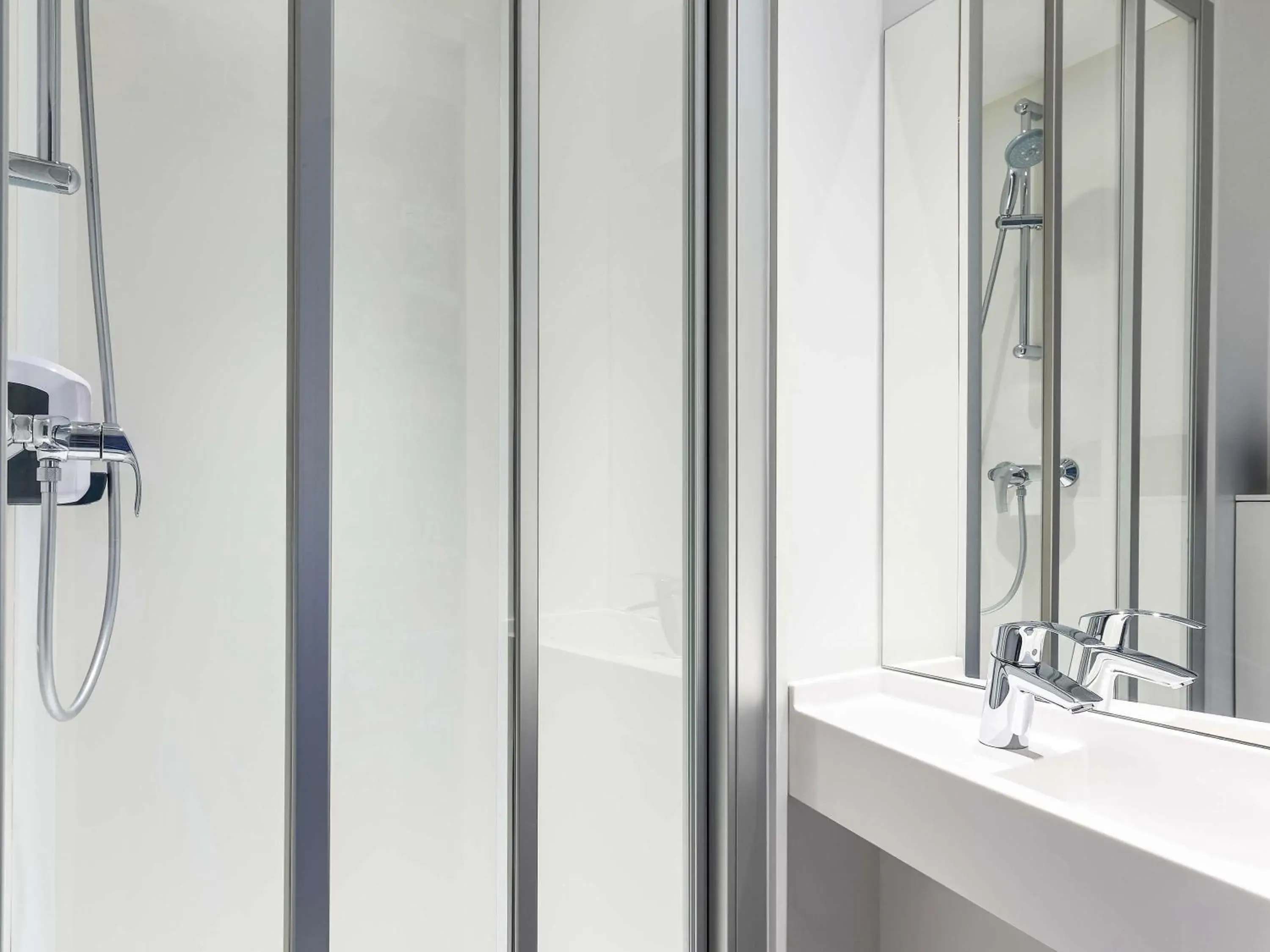 Bedroom in hotelF1 Moret Fontainebleau Bedroom in hotelF1 Moret Fontainebleau