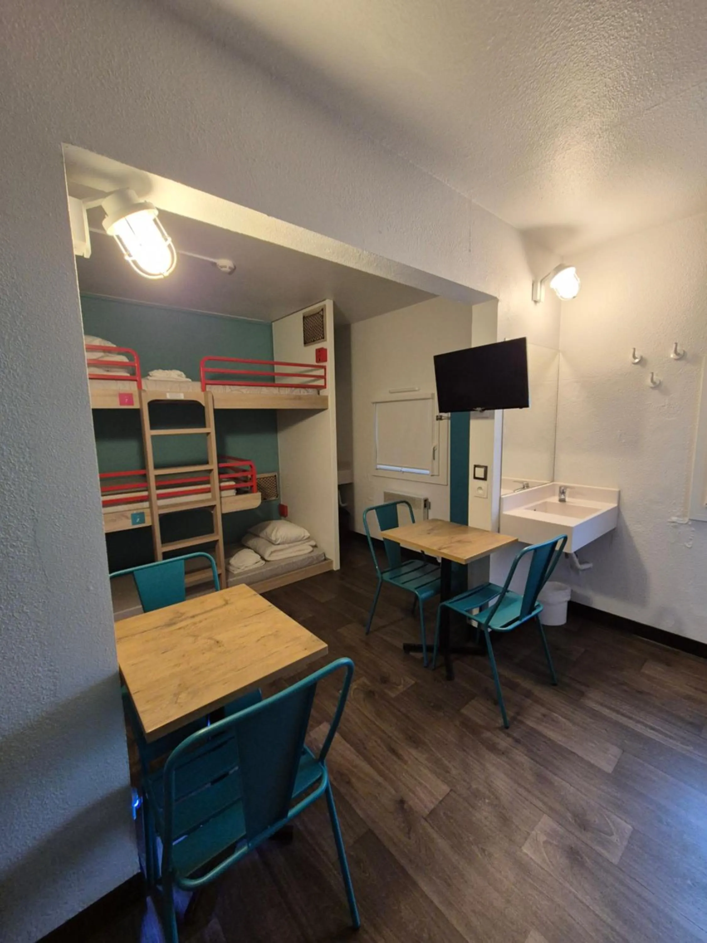 TV and multimedia in hotelF1 Moret Fontainebleau