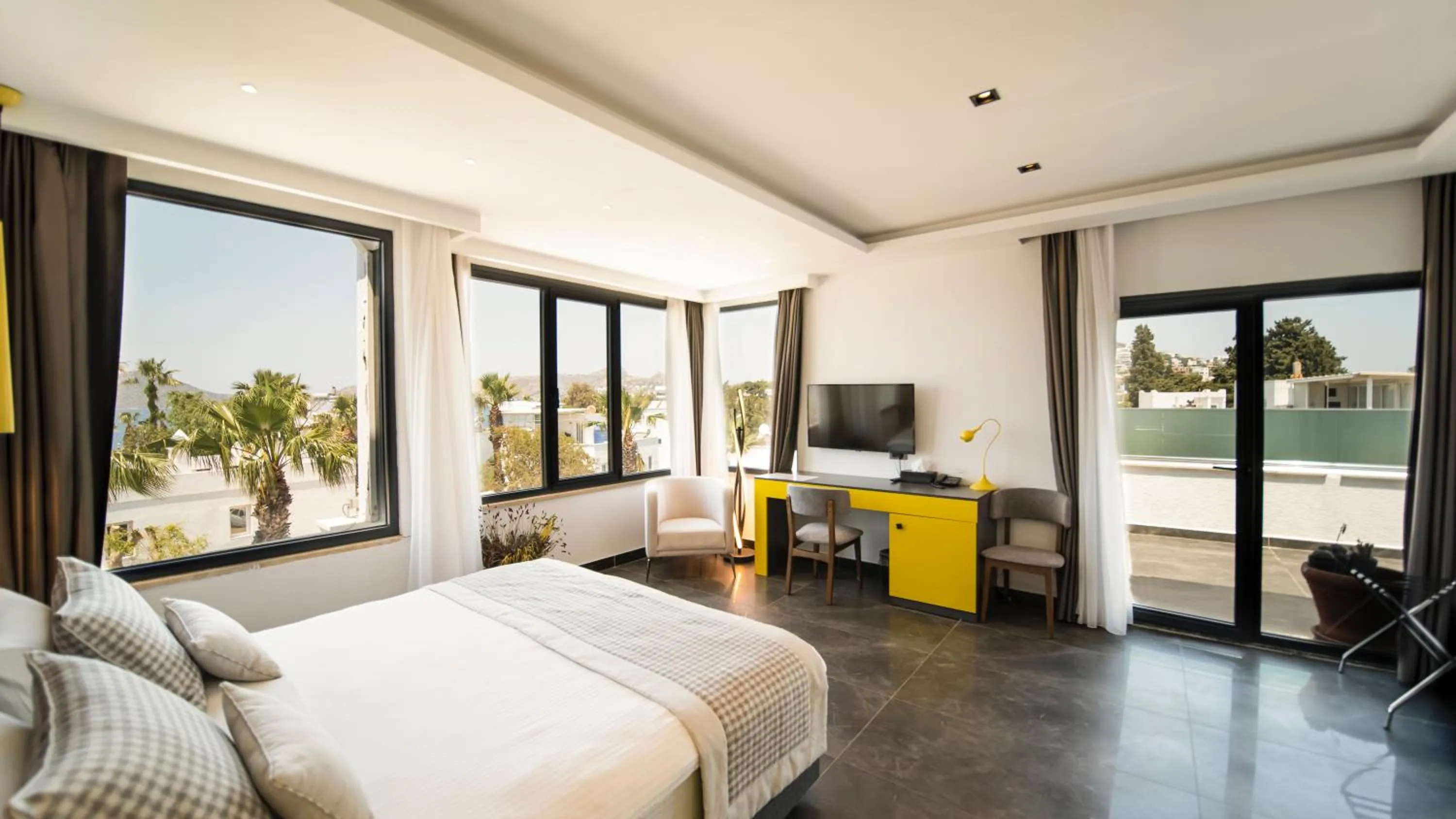 Communal lounge/ TV room, Bed in Sea Palm Otel Yalıkavak