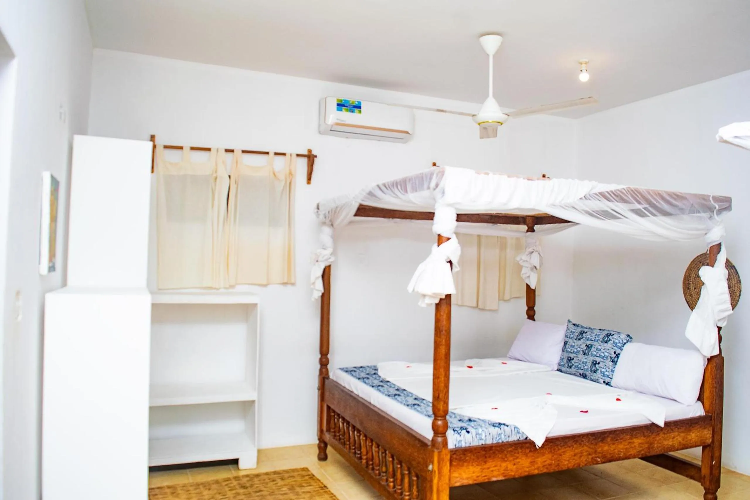 Bedroom, Bed in Shamba Village