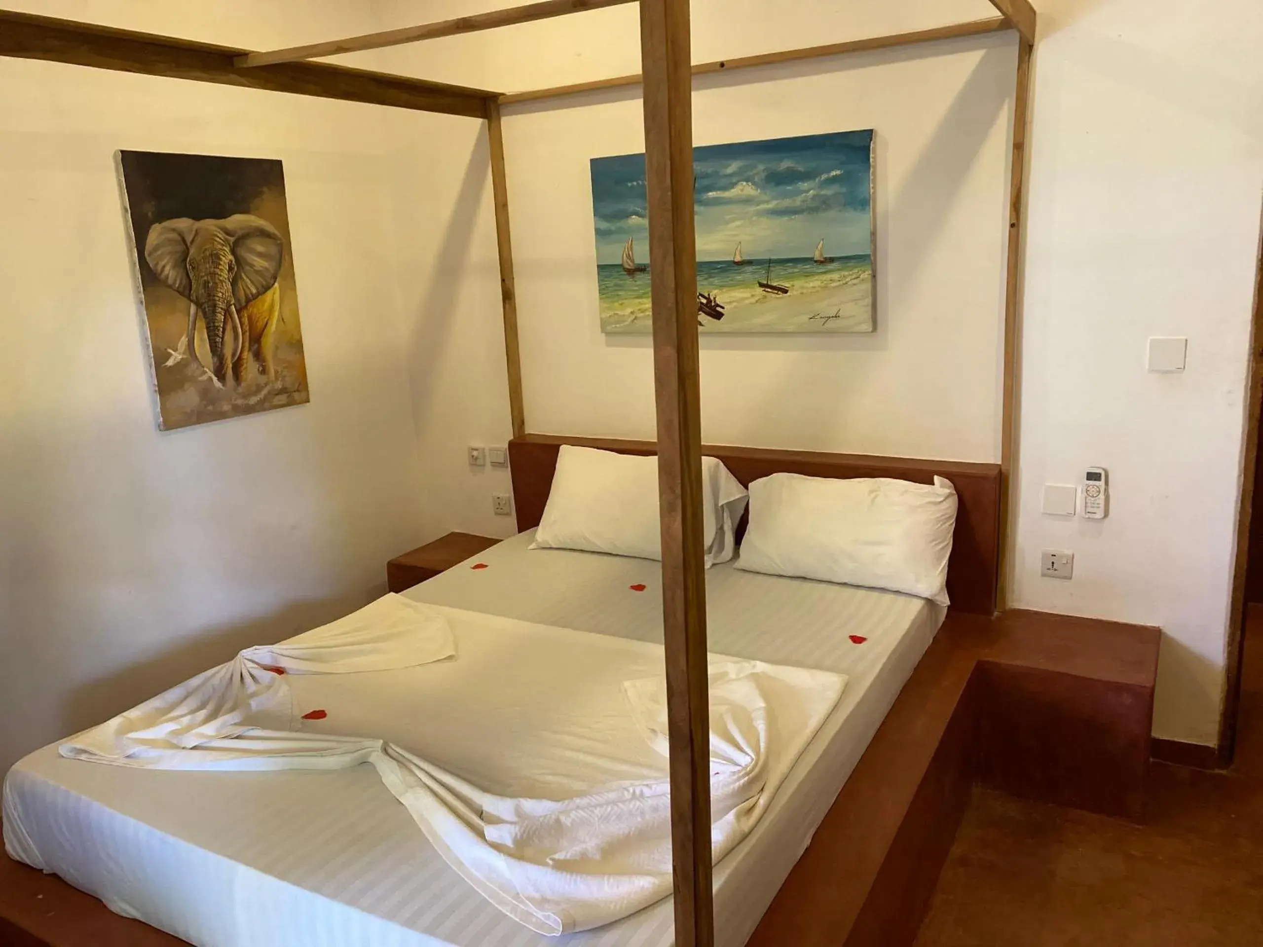 Deluxe Double Room with Bath in Shamba Village Deluxe Double Room with Bath in Shamba Village