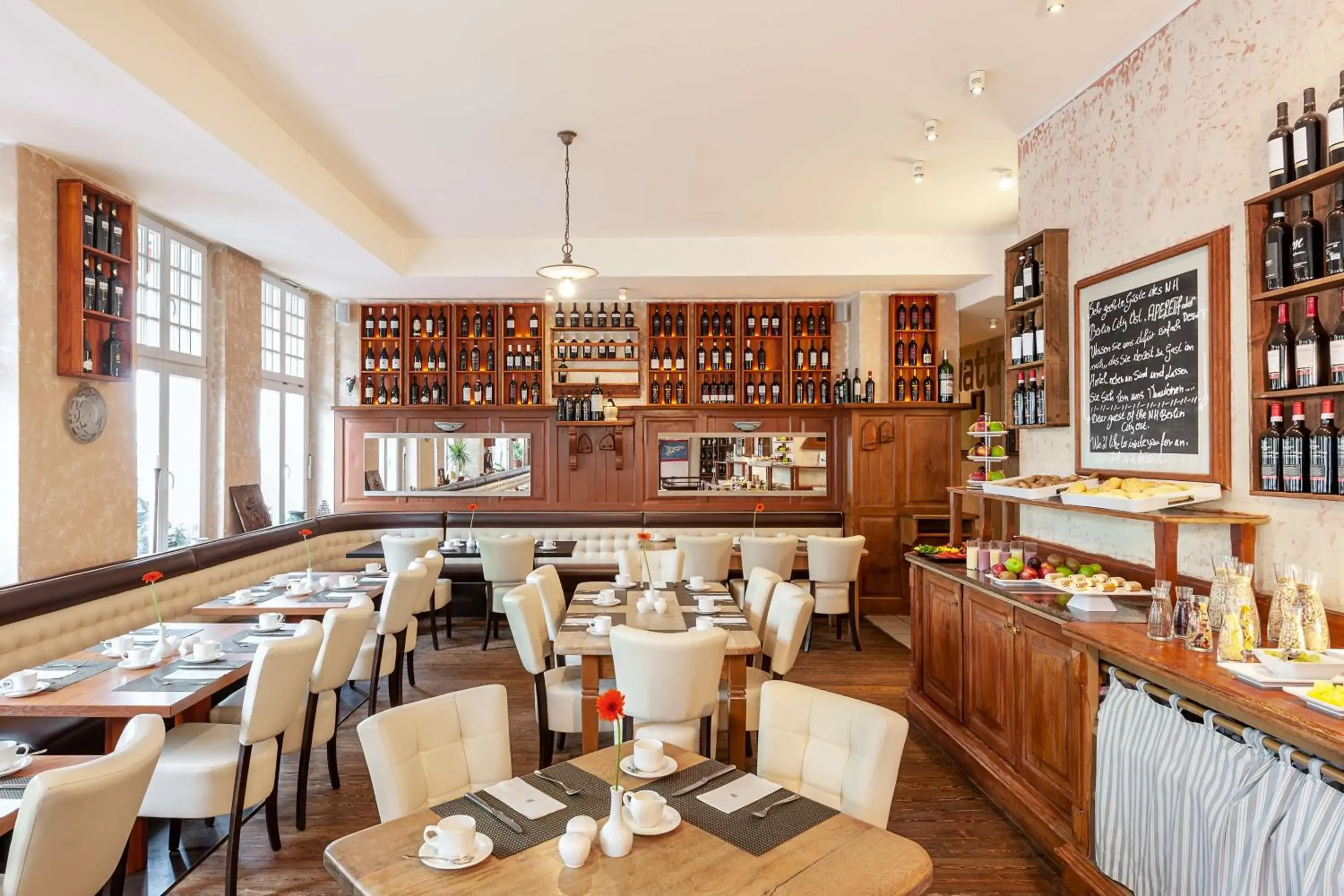 Restaurant/places to eat in NH Berlin City Ost Restaurant/places to eat in NH Berlin City Ost