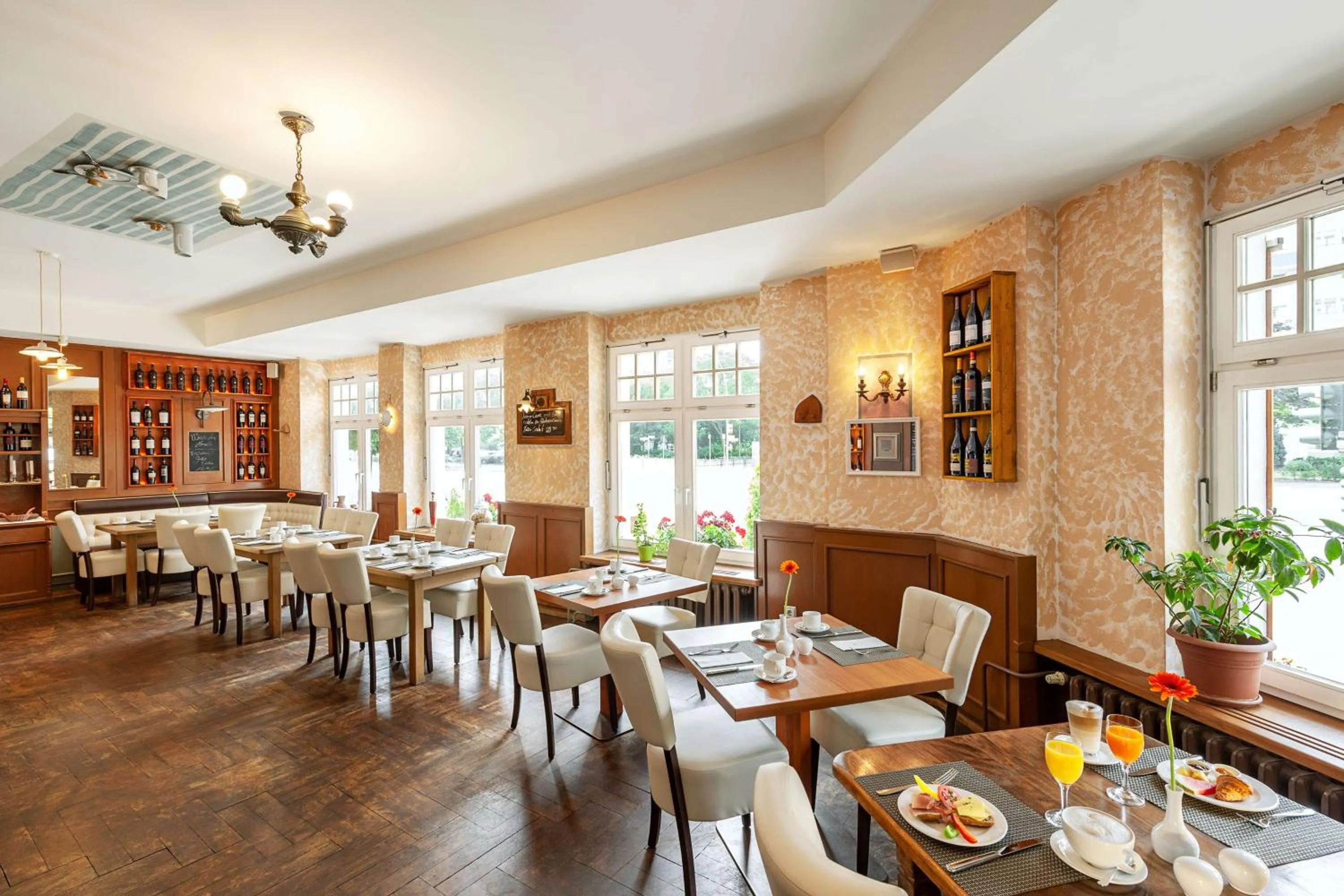 Restaurant/places to eat in NH Berlin City Ost