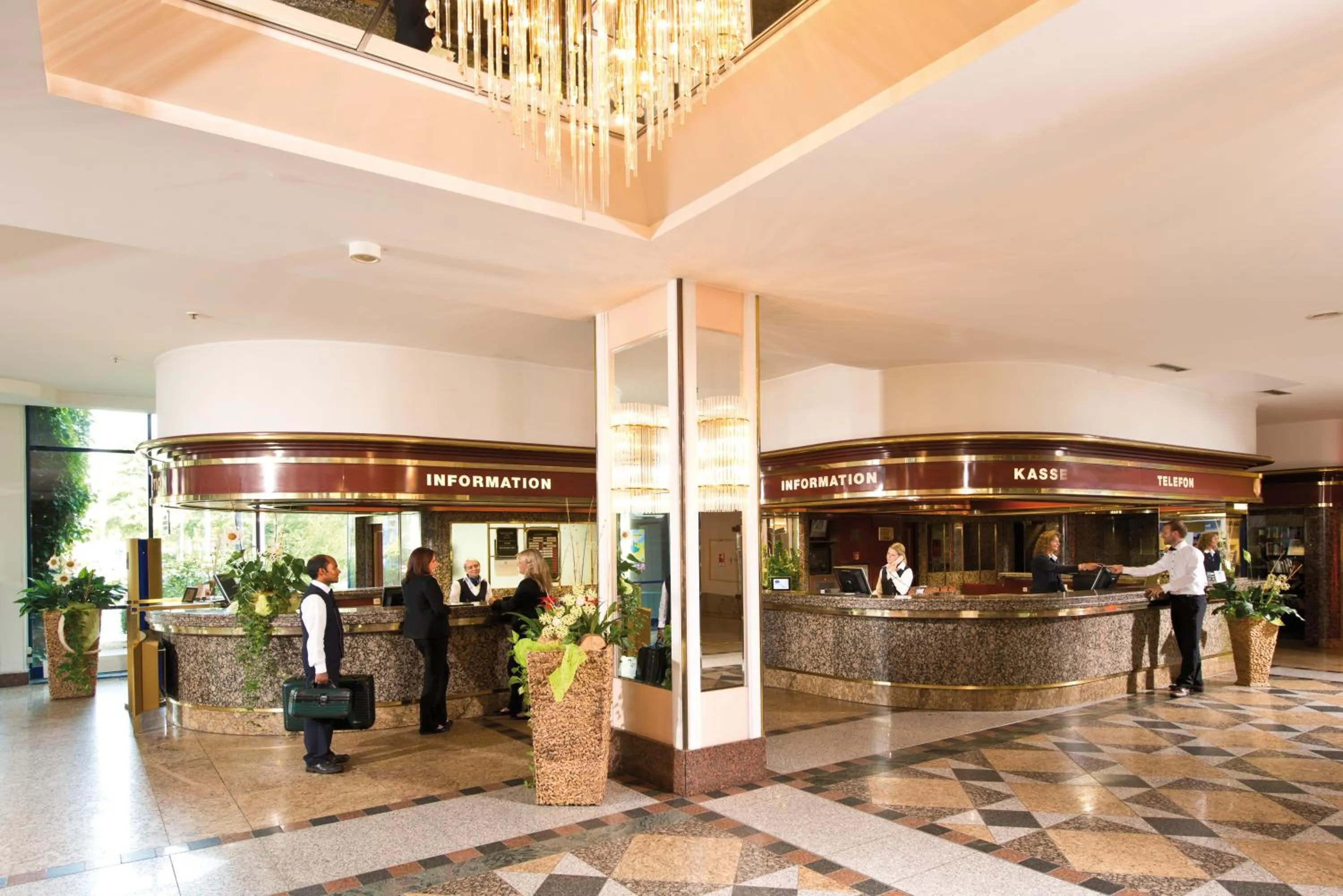 Lobby or reception in Maritim Hotel Bonn