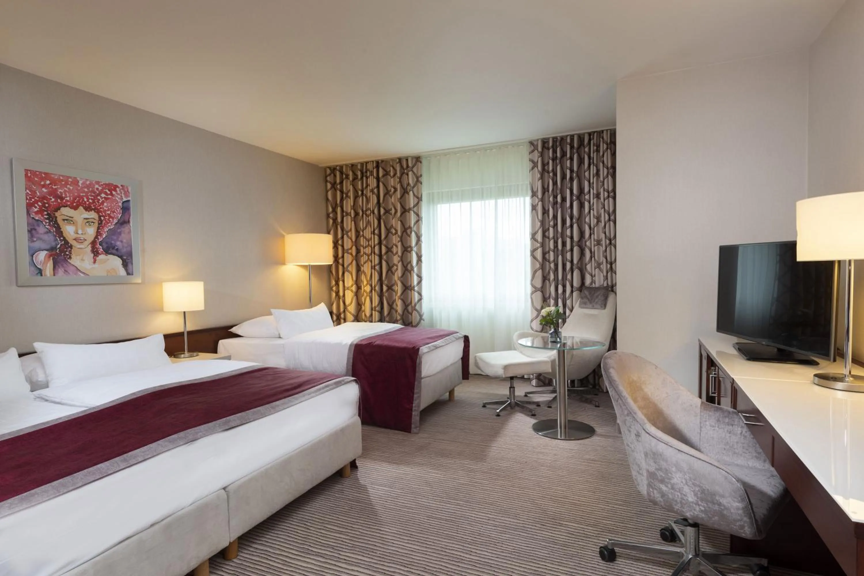 Photo of the whole room, Bed in Maritim Hotel Bonn