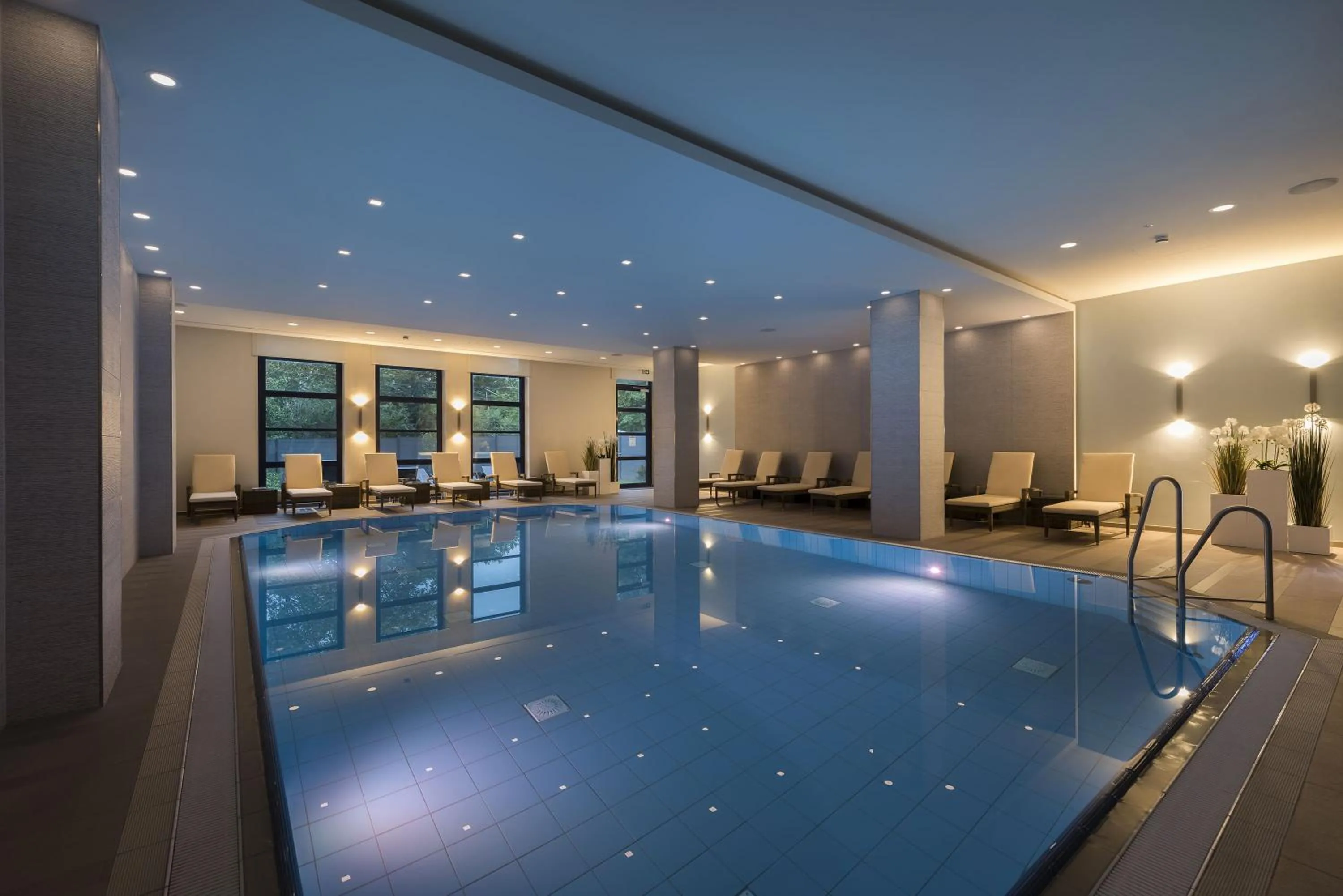 Swimming pool in Maritim Hotel Bonn