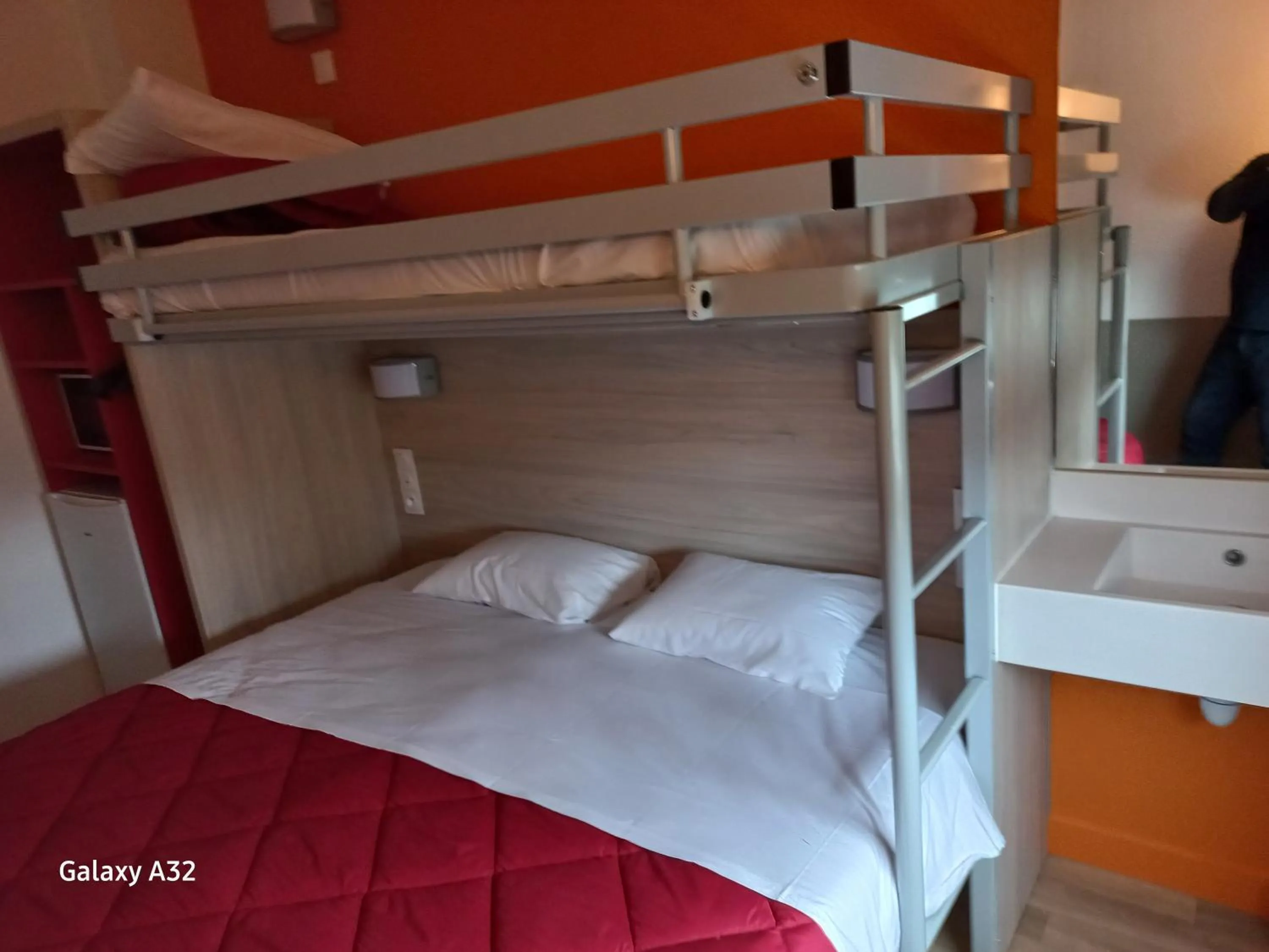 Bed in Premiere Classe Evry Sud - Mennecy