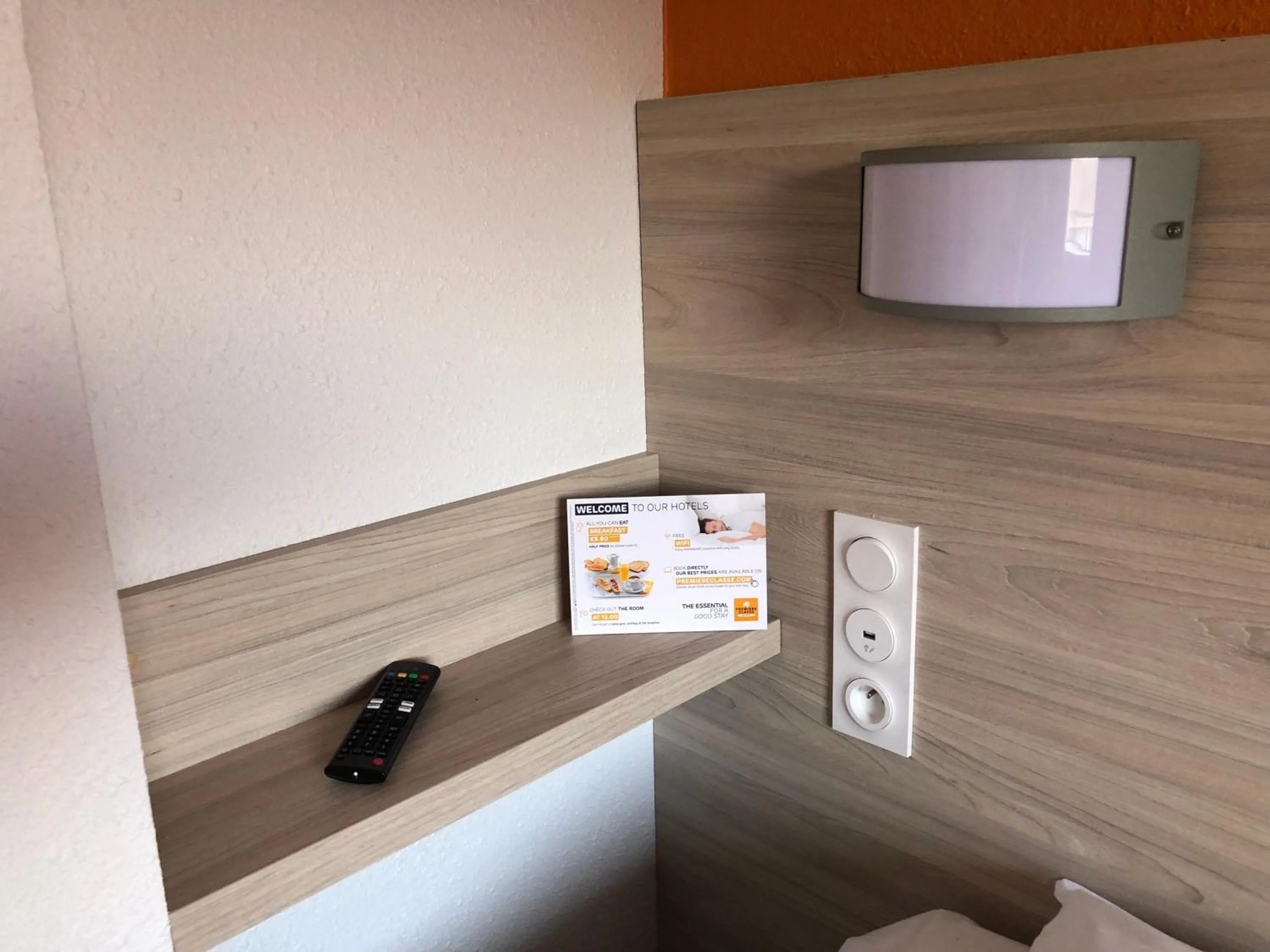 Bedroom in Premiere Classe Evry Sud - Mennecy