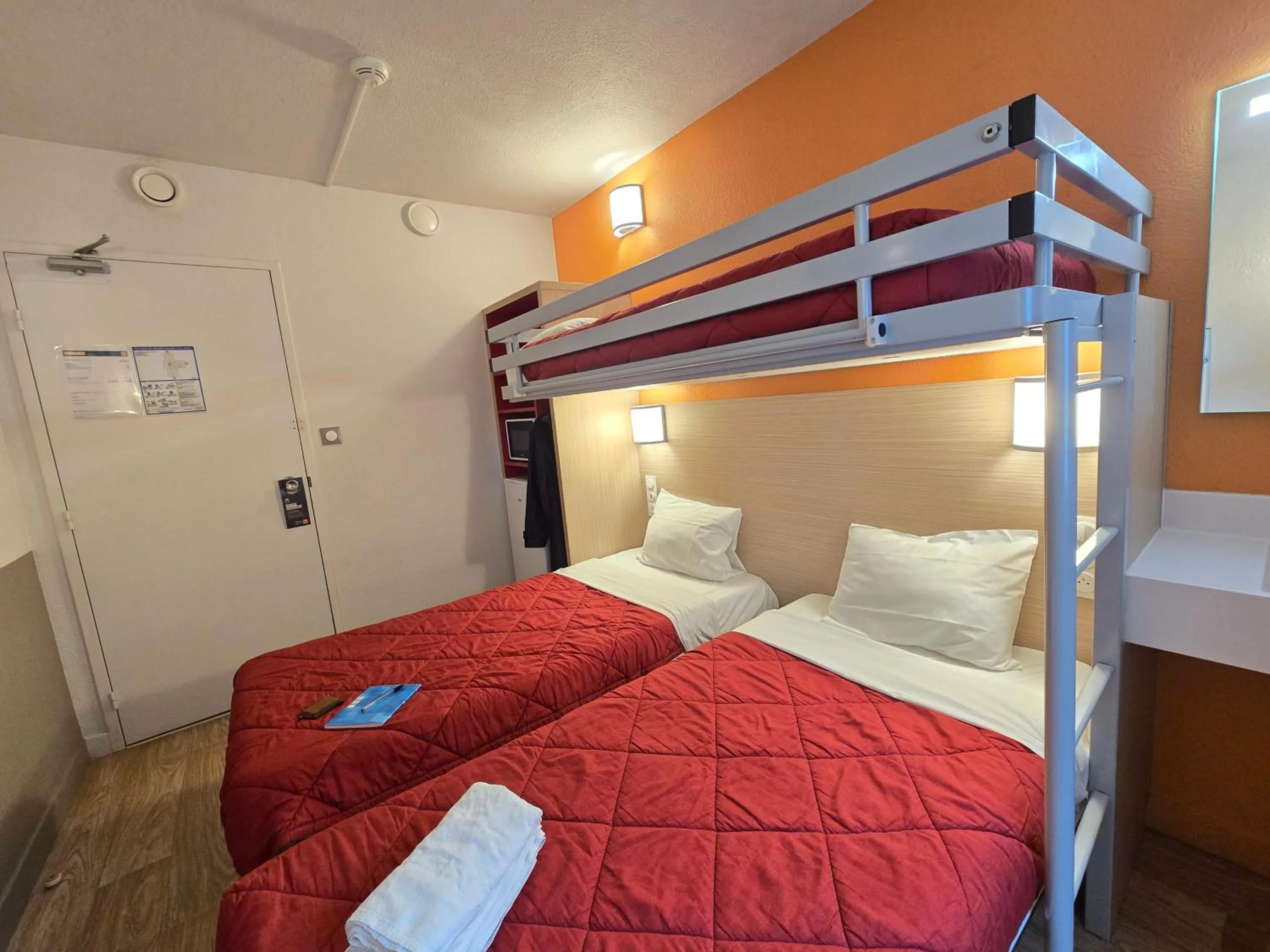 Bed in Premiere Classe Evry Sud - Mennecy