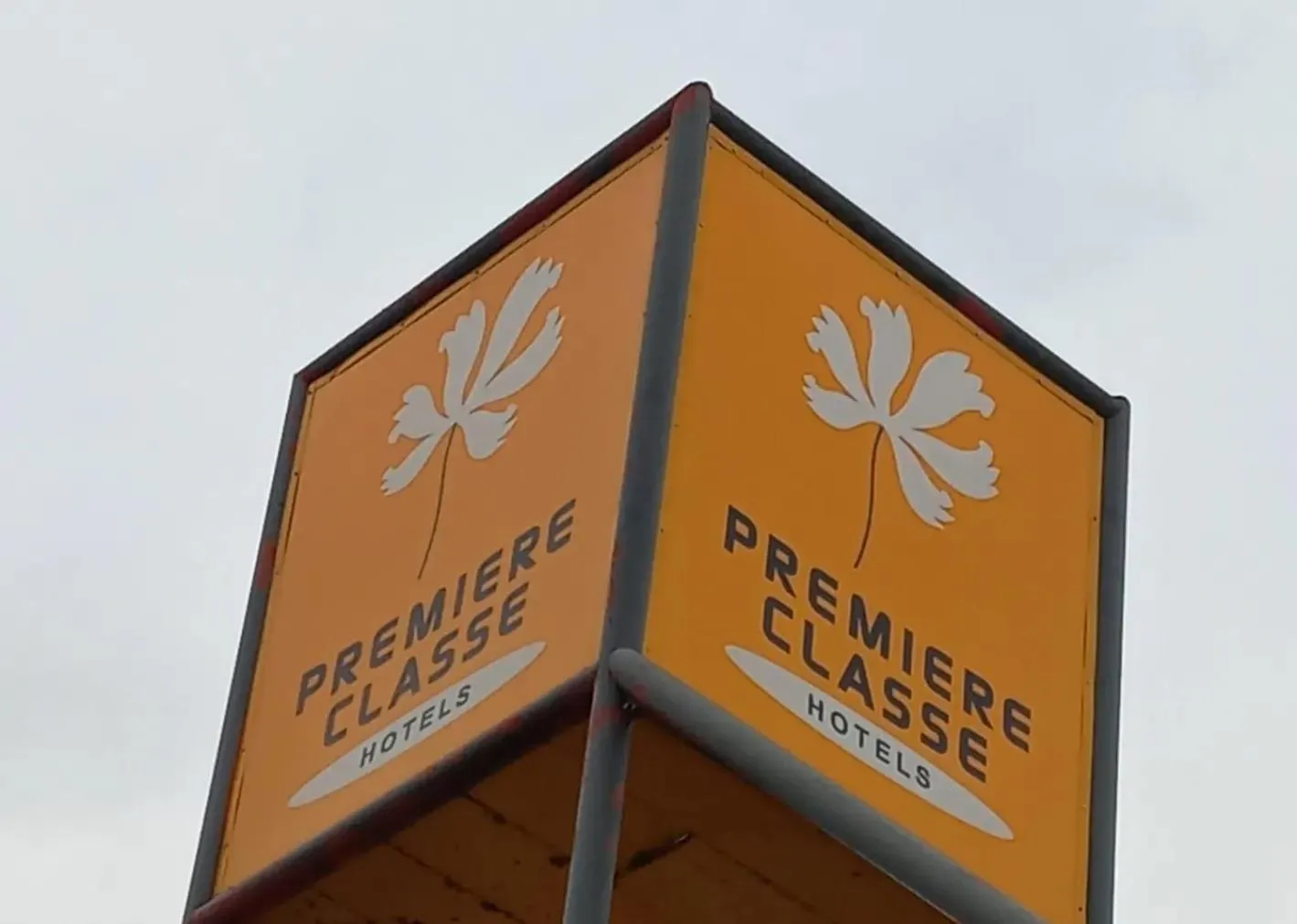 Property logo or sign in Premiere Classe Evry Sud - Mennecy